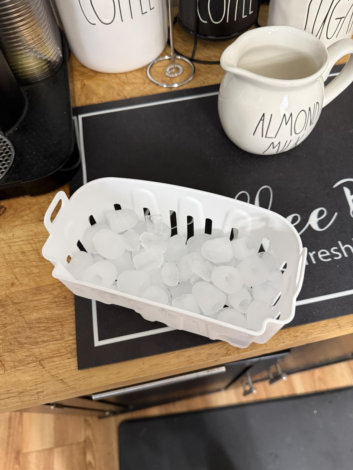 DUMOS Ice Maker Countertop, Ice Machine with Portable Handle, Basket and Scoop, 26lbs Daily, 9 Bullet Cubes in 6~8 Mins, Auto-Cleaning for Home, Kitchen, Office, Outdoors, RV Camping customer photo 1