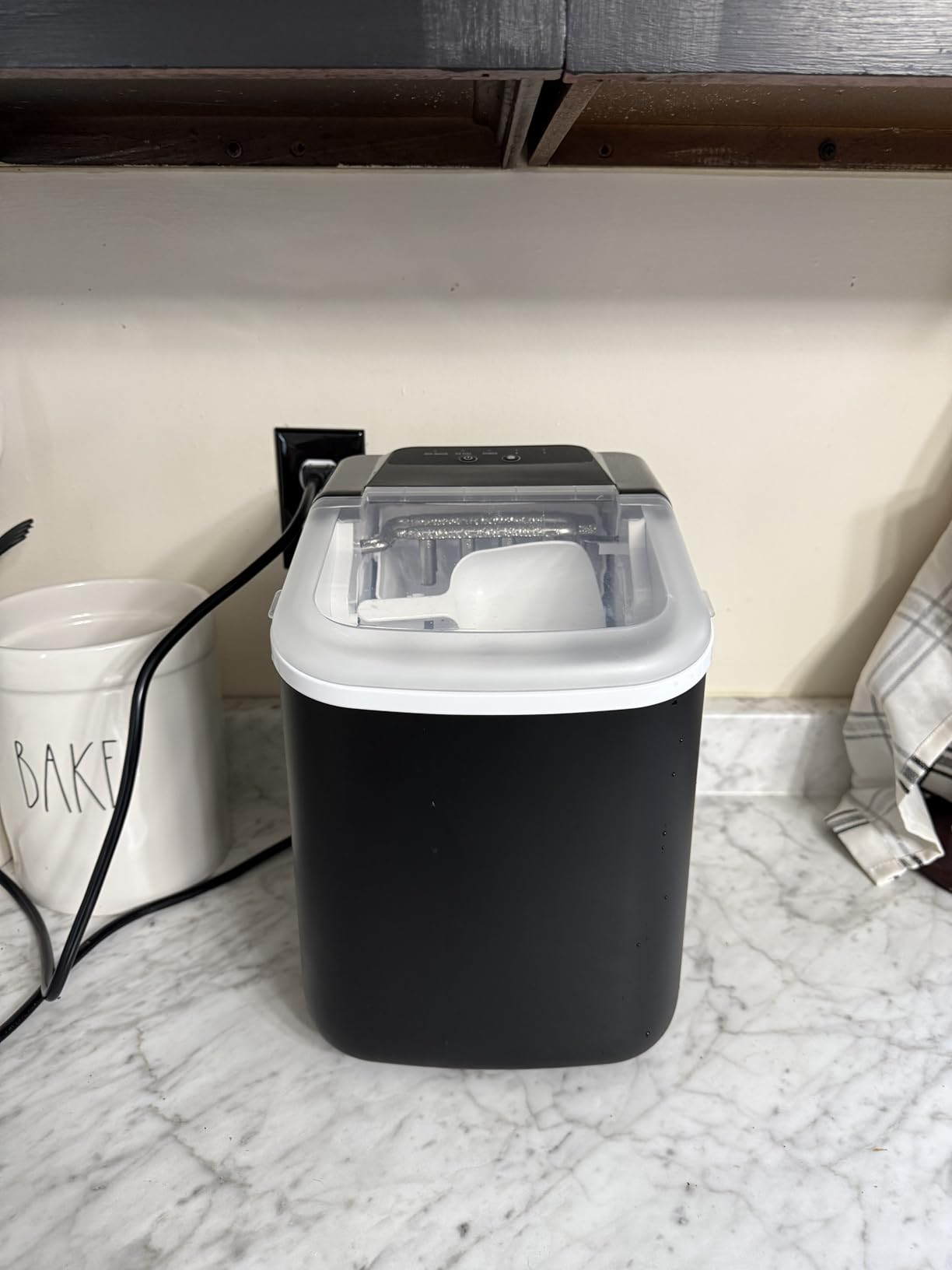 DUMOS Ice Maker Countertop, Ice Machine with Portable Handle, Basket and Scoop, 26lbs Daily, 9 Bullet Cubes in 6~8 Mins, Auto-Cleaning for Home, Kitchen, Office, Outdoors, RV Camping customer photo 2