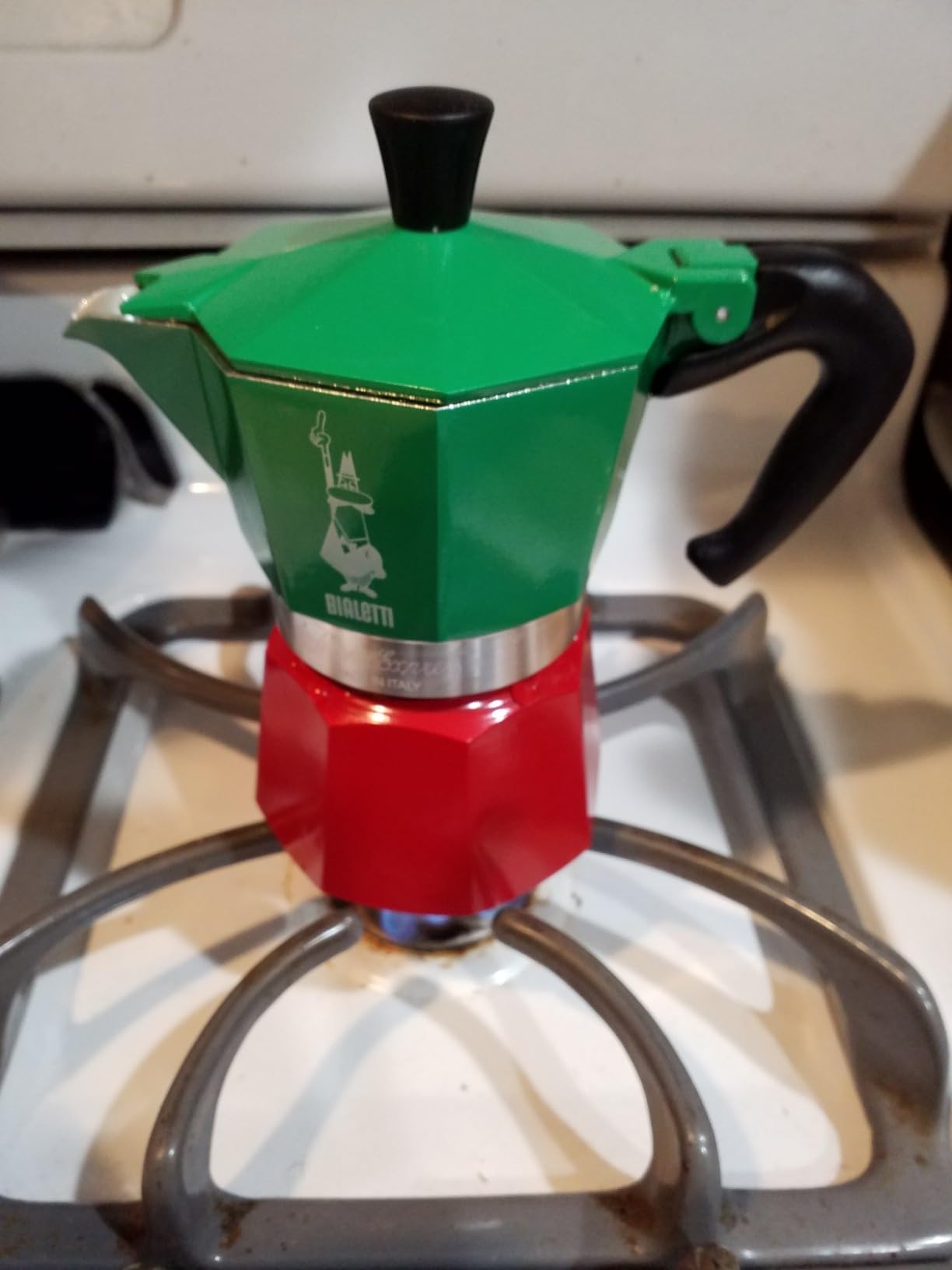 Bialetti Moka Express Iconic Italian Stovetop Espresso Maker (Natural Silver, 6 Cups) customer photo 2