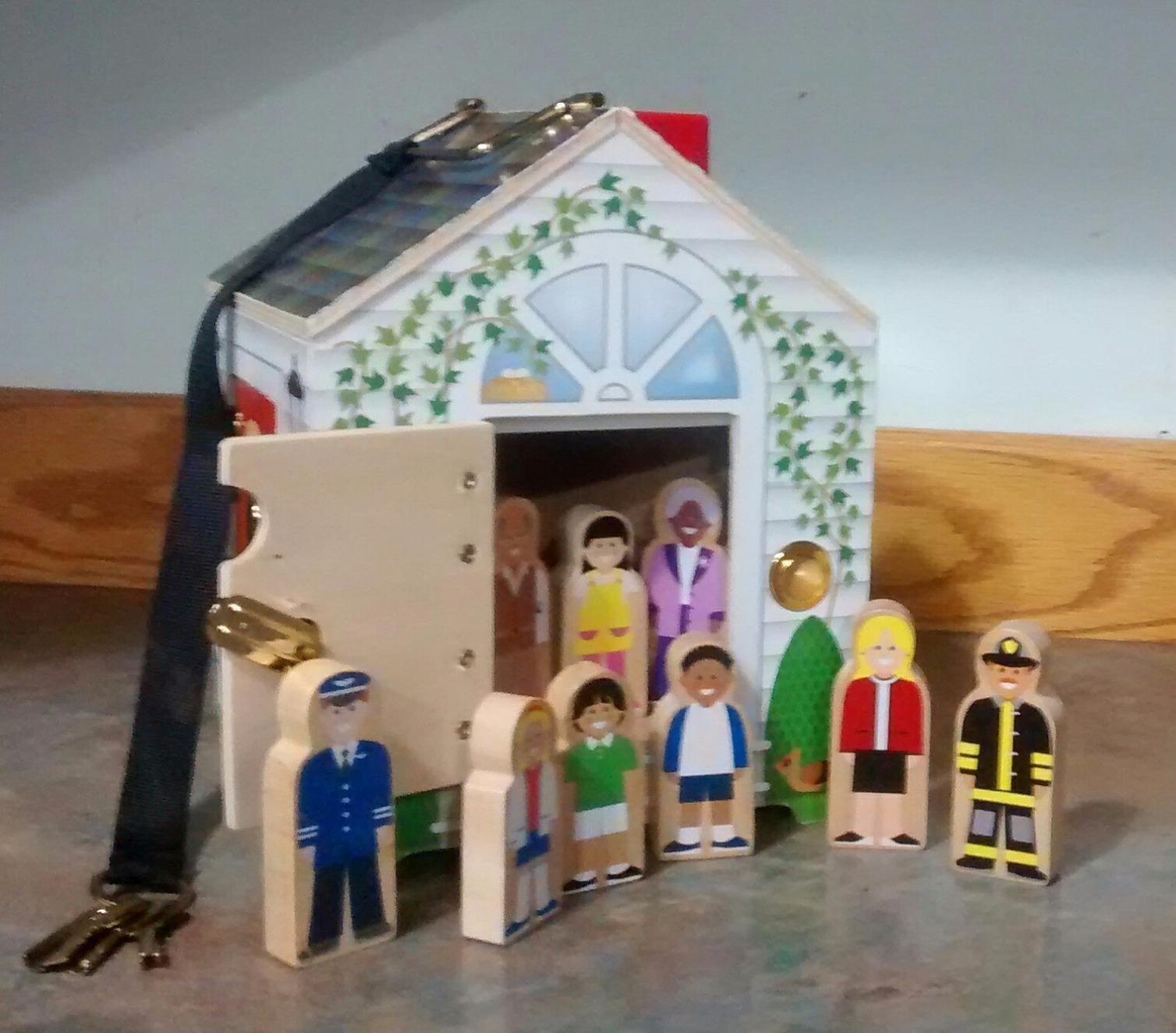 Melissa & Doug Take-Along Wooden Doorbell Dollhouse - Doorbell Sounds, Keys, 4 Poseable Wooden Dolls Portable Doll House, Ages 3+ customer photo 2