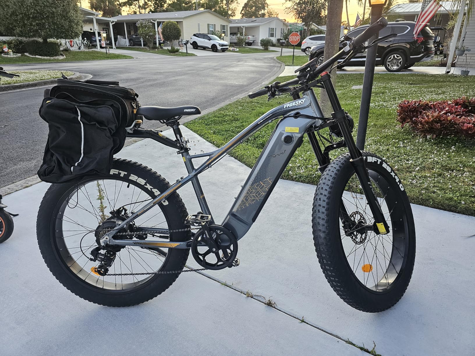 Topeak MTX TrunkBag - Rear Bicycle Bag - Spacious Storage and Easy Mounting customer photo 1