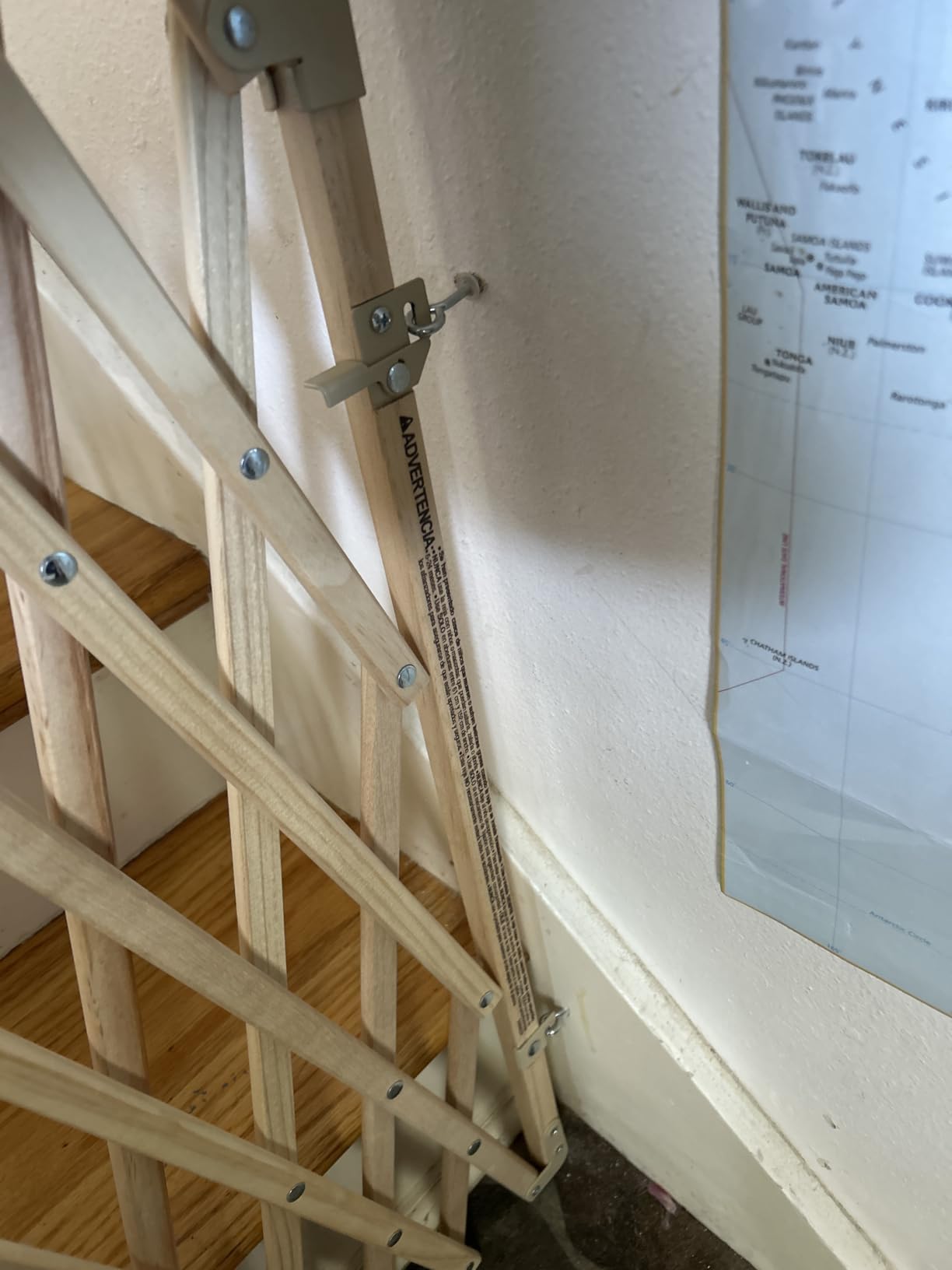 Evenflo Expansion Walk-Thru Room Divider Baby Gate (Natural Wood) customer photo 2