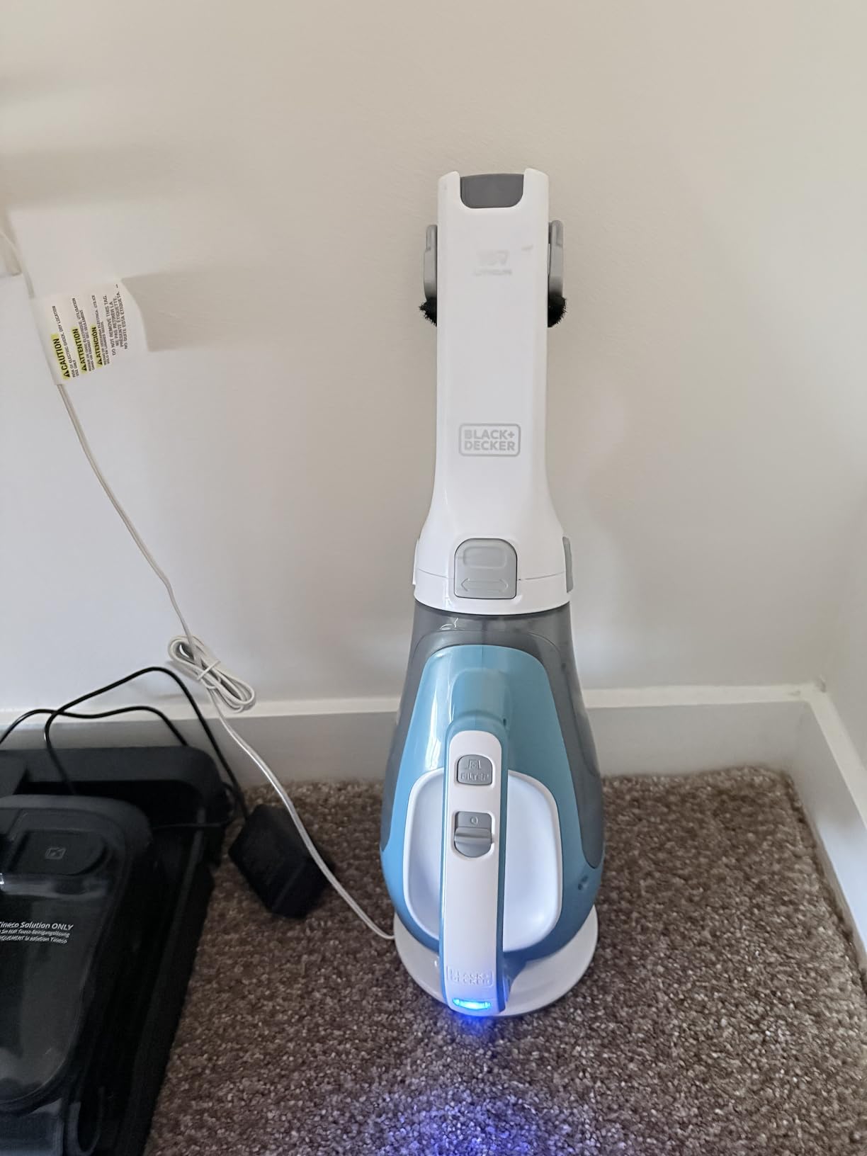 BLACK+DECKER dustbuster AdvancedClean Handheld Vacuum Cordless, Compact Home and Car Vacuum with Crevice Tool, Rotating Nozzle and Charging Station, Large Dust Bowl (CHV1410L) customer photo 2