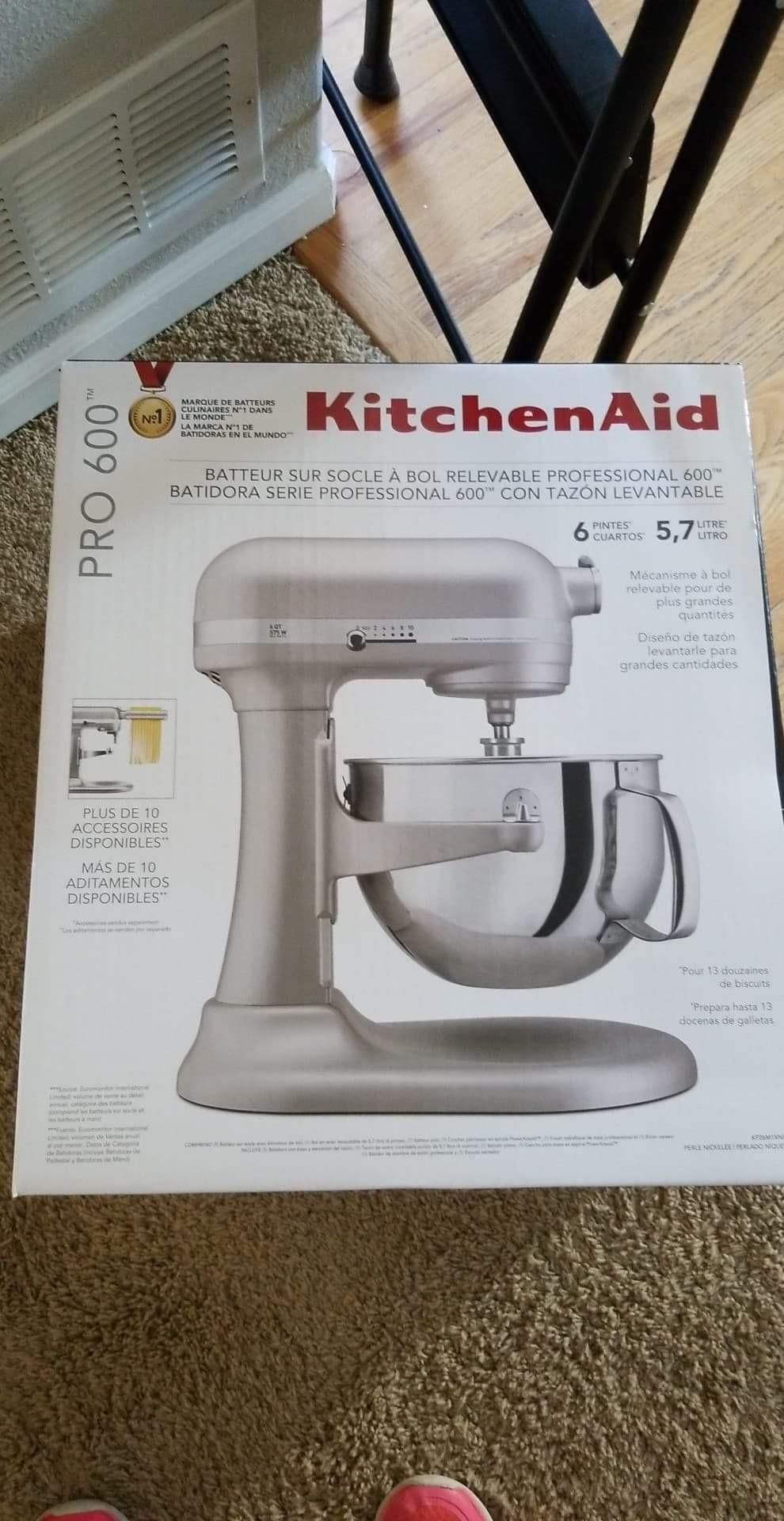 KitchenAid KP26M1XVB Professional 600 Series 6-Quart Bowl-Lift Stand Mixer customer photo 2