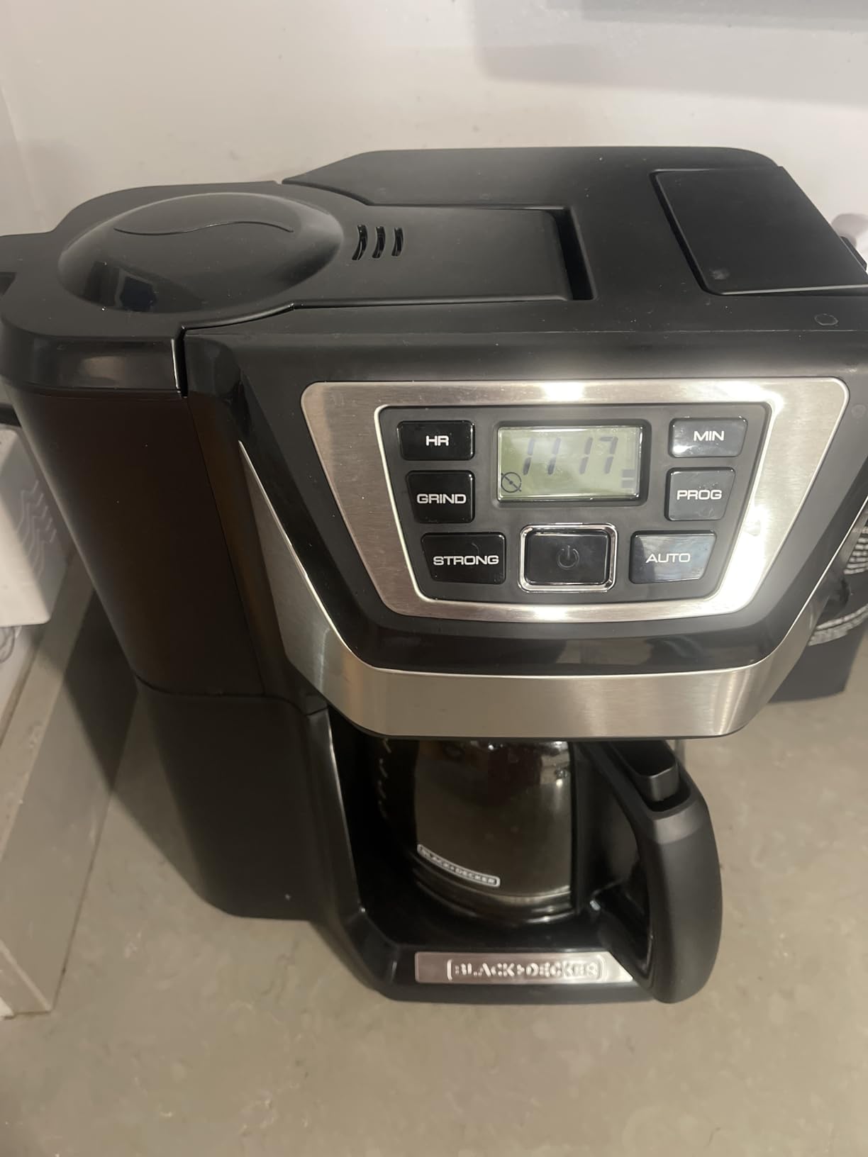 Black and Decker BLACK+DECKER 12-Cup Mill and Brew Coffeemaker, Black, CM5000B customer photo 2