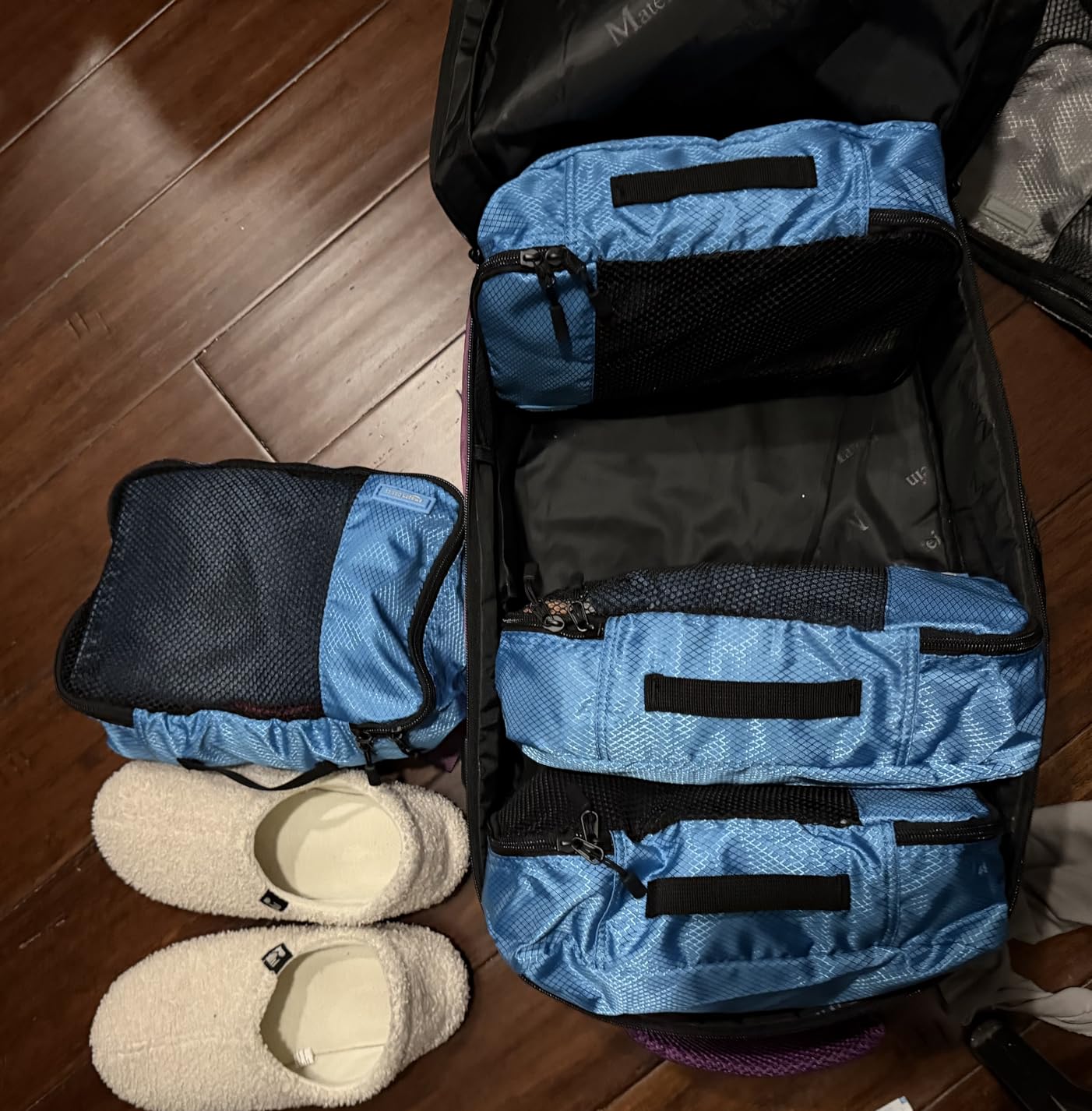 Amazon Essentials 4-Piece Packing Cubes Travel Accessories Set, Space-Saving Luggage Organizer with Double Zipper, Mesh Top Panel, Medium, Gray (Previously Amazon Basics) customer photo 1