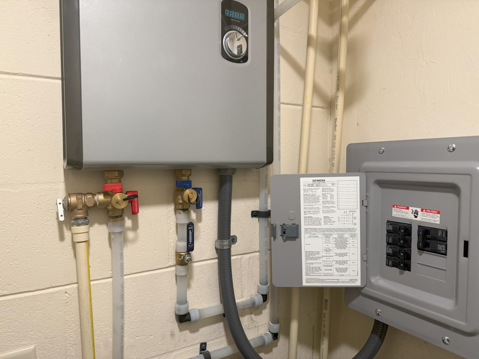 Rheem 8kW 240V Tankless Electric Water Heater customer photo 1