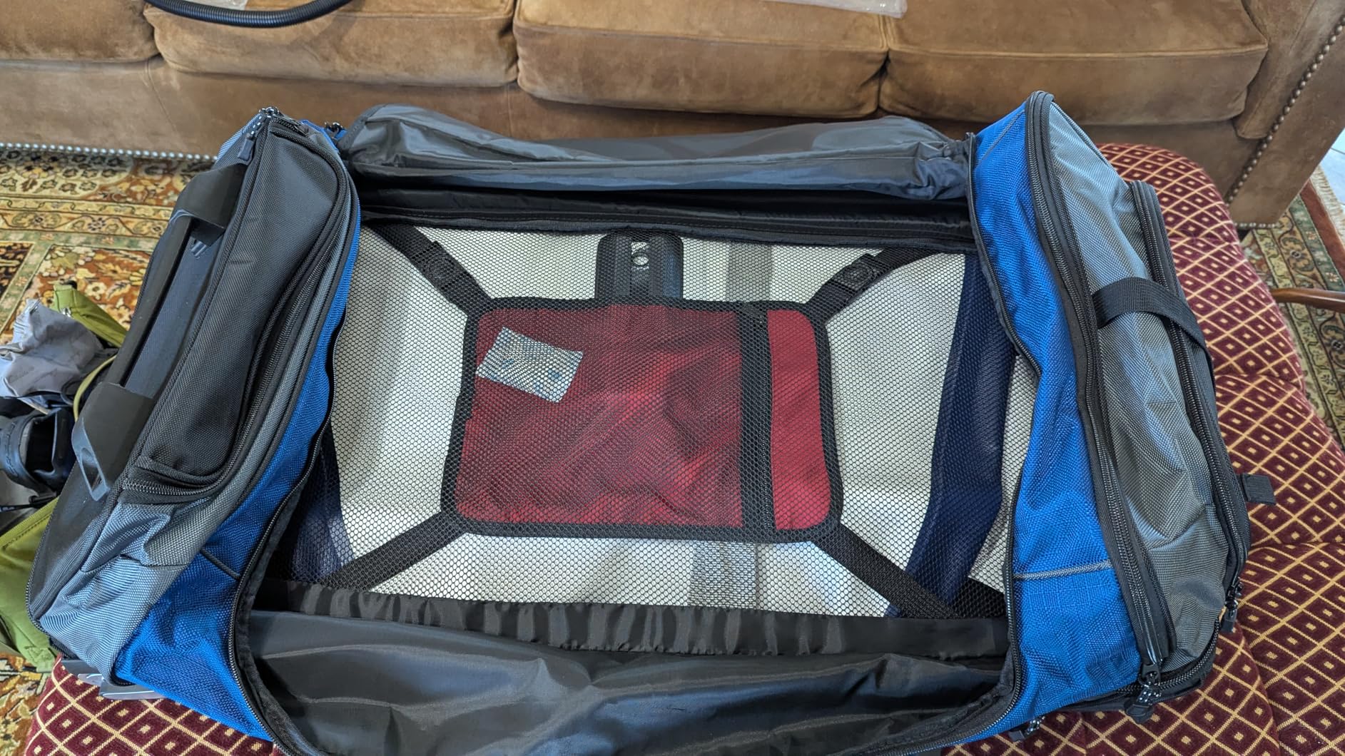Amazon Basics 35-Inch Large Rolling Duffel Bag for Travel with Wheels and Handle, Durable Ripstop Polyester, 2 Layers of Space, Multiple Interior and Exterior Pockets, Blue customer photo 2