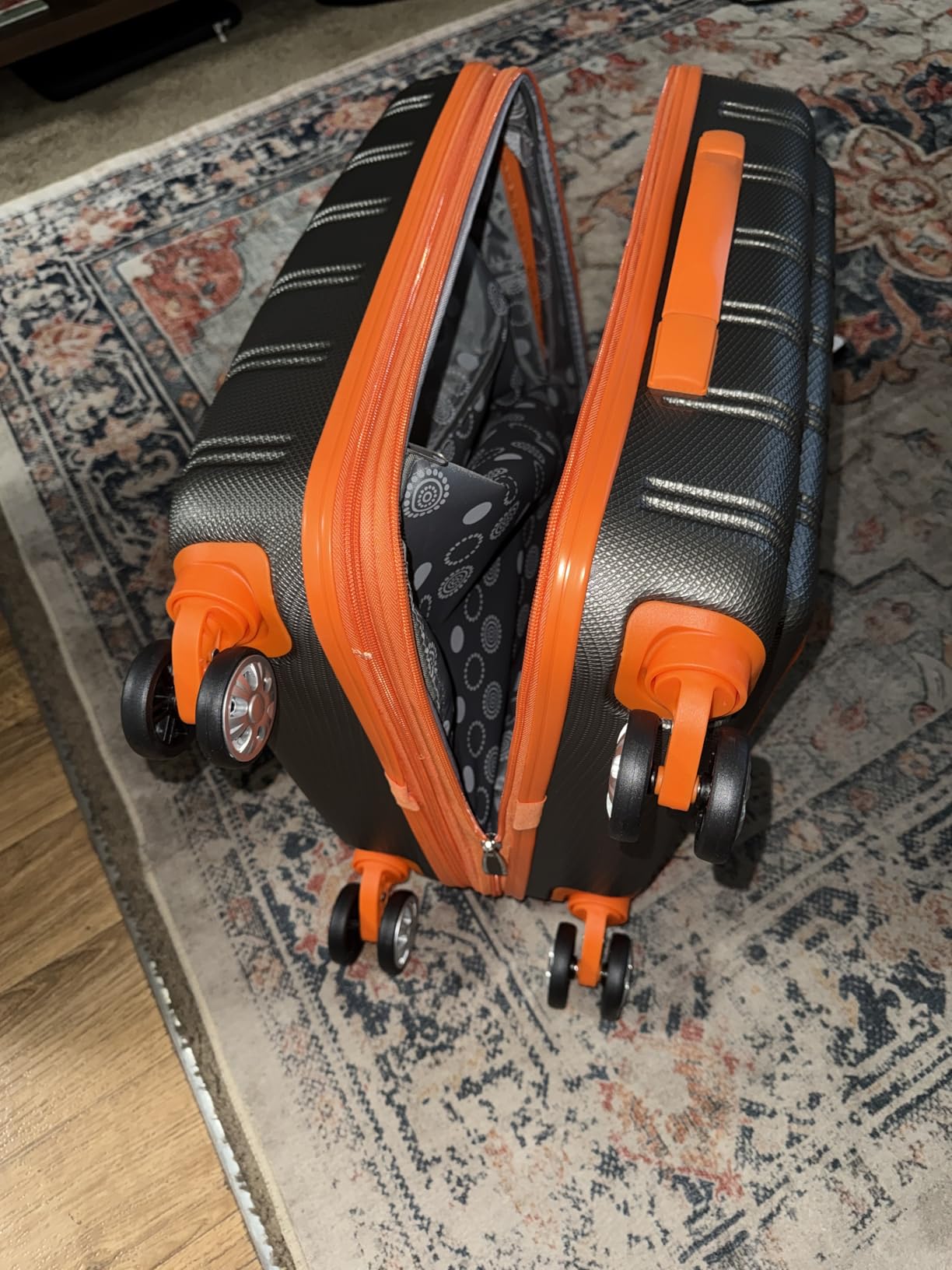 Rockland Melbourne Hardside Expandable Spinner Wheel Luggage, Mint, Checked Large 28