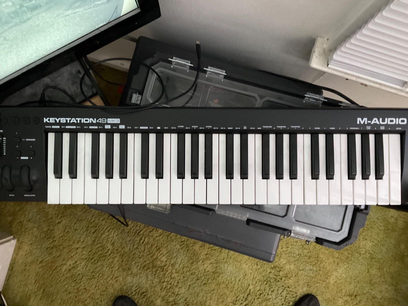 M-AUDIO Keystation 61 MK3 - Synth Action 61 Key USB MIDI Keyboard Controller with Assignable Controls, Pitch and Mod Wheels, and Software Included customer photo 2