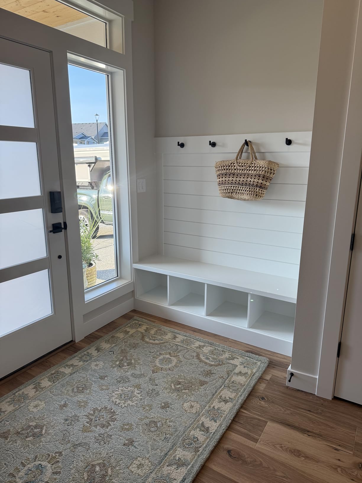 SAFAVIEH Blossom Collection 8' x 10' Sage / Ivory BLM702W Handmade Premium Wool Area Rug customer photo 2