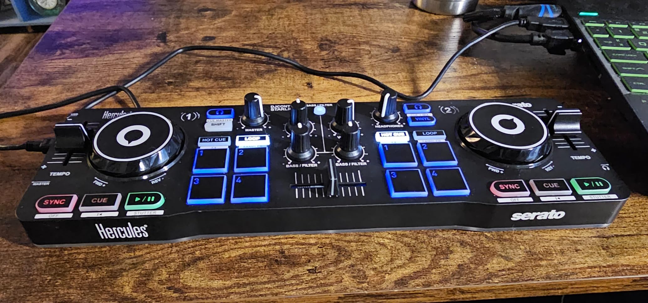 Hercules DJControl Starlight | Pocket USB DJ Controller with Serato DJ Lite, Touch-Sensitive Jog Wheels, Built-in Sound Card and Built-in Light Show customer photo 1