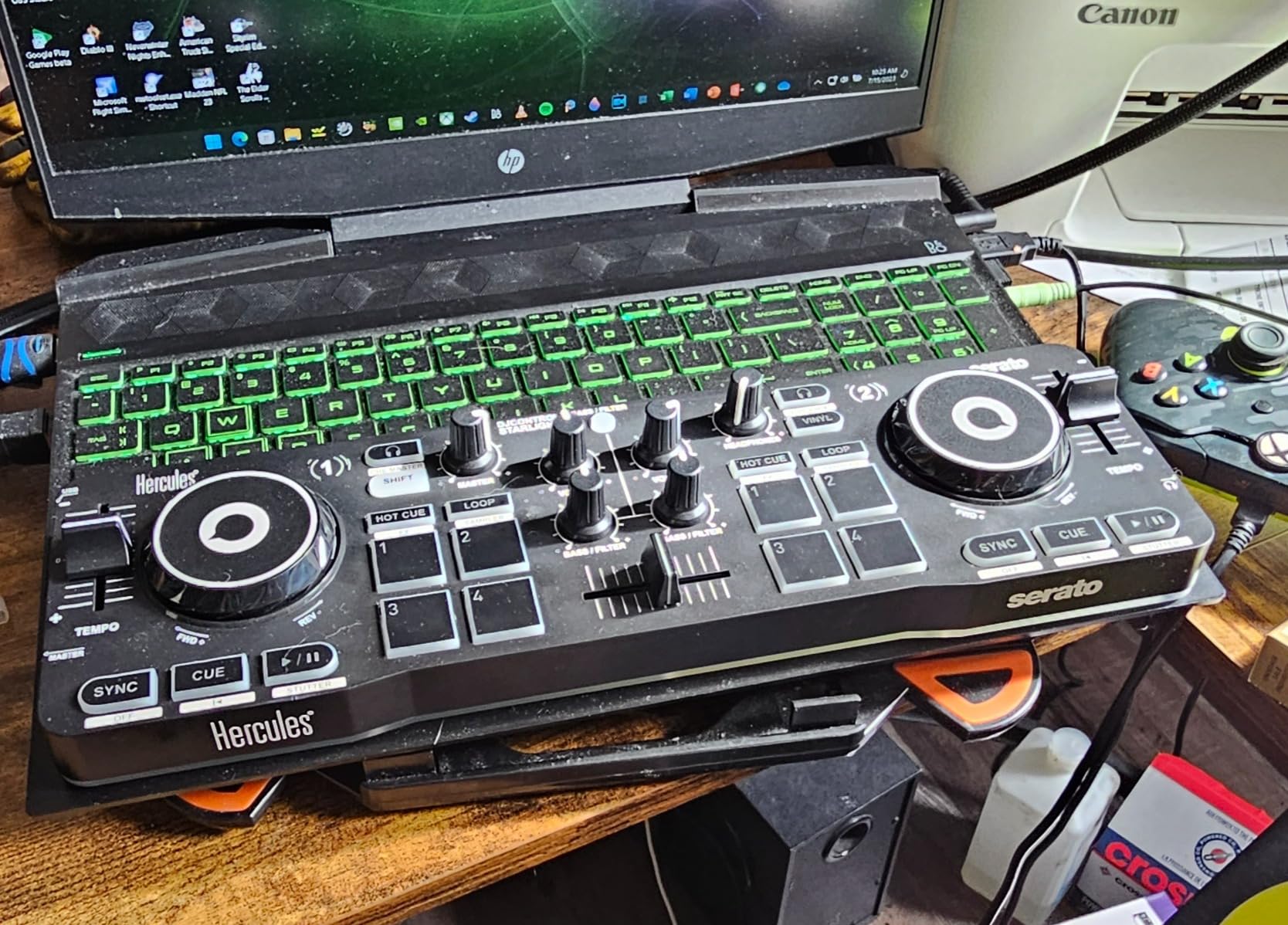 Hercules DJControl Starlight | Pocket USB DJ Controller with Serato DJ Lite, Touch-Sensitive Jog Wheels, Built-in Sound Card and Built-in Light Show customer photo 2