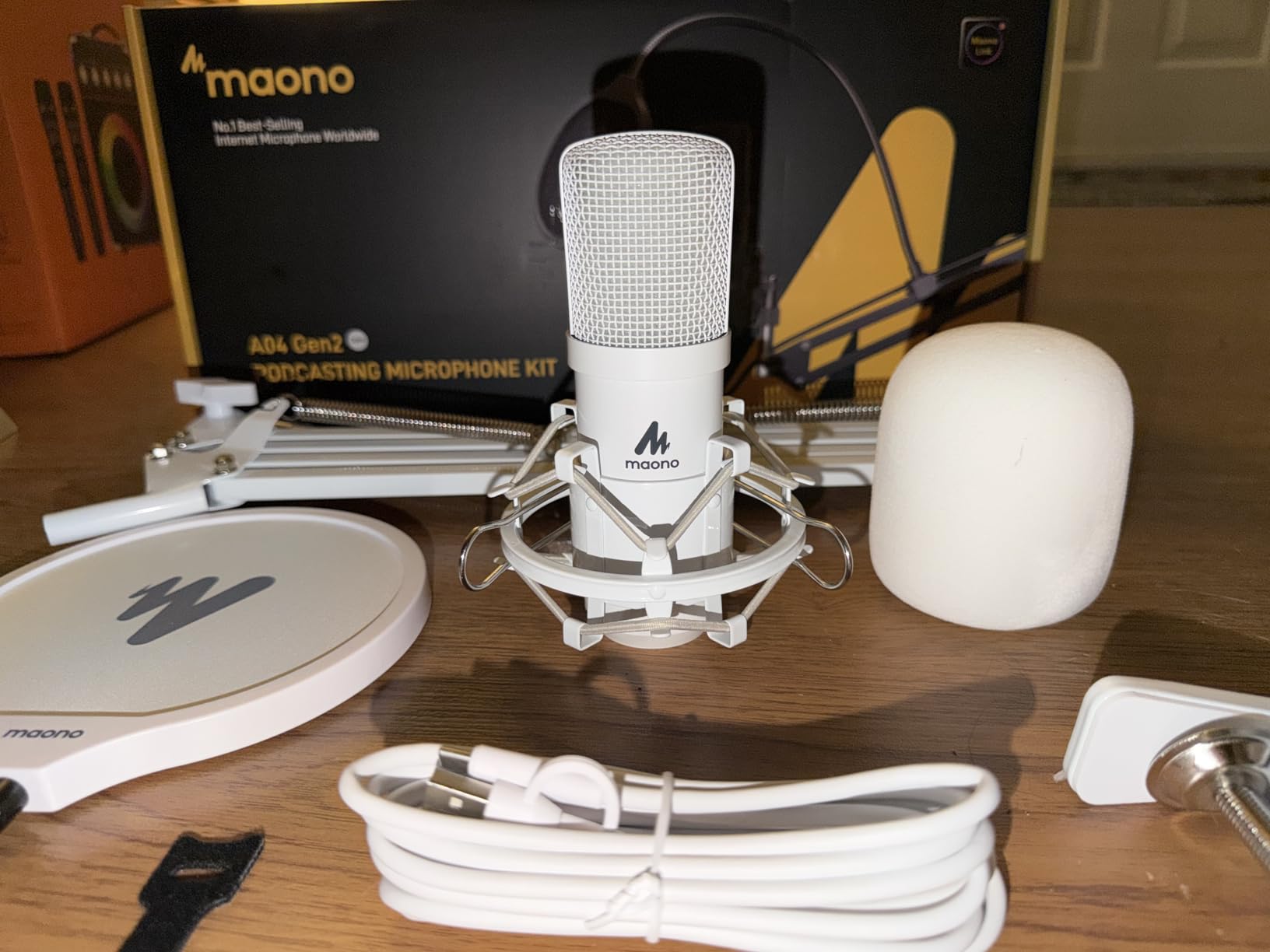 MAONO A04 USB Microphone, 192kHz/24Bit Condenser Mic Kit for PC Podcast | Plug & Play Computer Cardioid Metal Mic with Pro Sound Chipset for Recording, Gaming, Content Creation, Streaming, YouTube customer photo 1