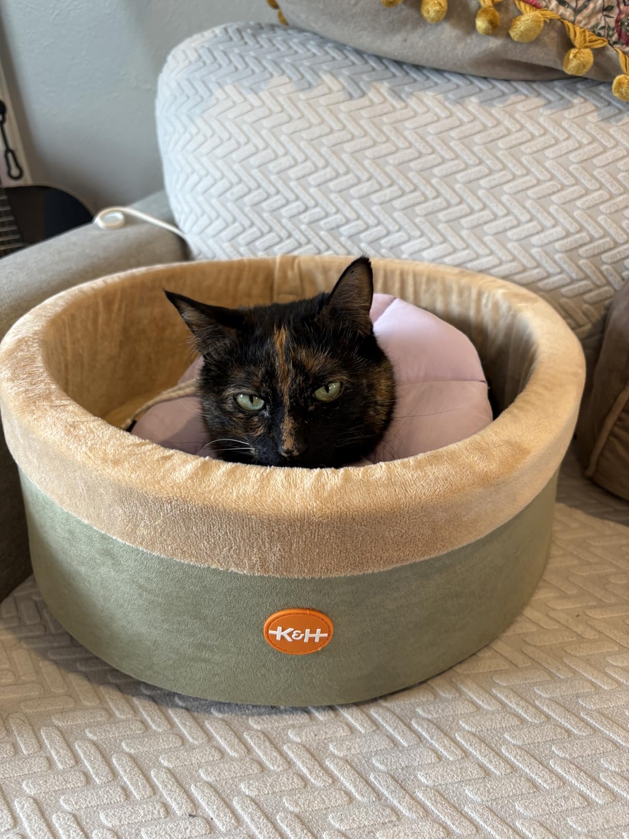 K&H Pet Products Thermo-Kitty Bed Heated Cat Beds for Large Indoor Cats & Dogs, Calming Warming Pillow Pet Bed, Machine Washable, Removable Heater, Safety Listed - Large 20