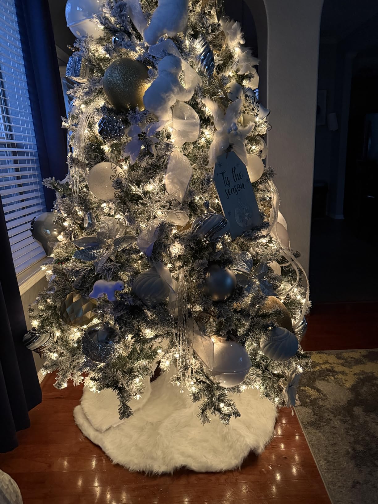 Best Choice Products Pre-Lit Artificial Christmas Tree, 6ft Snow Flocked Design Pine Tree, Full Appearance Snowy w/Easy Assembly, Metal Stand customer photo 2