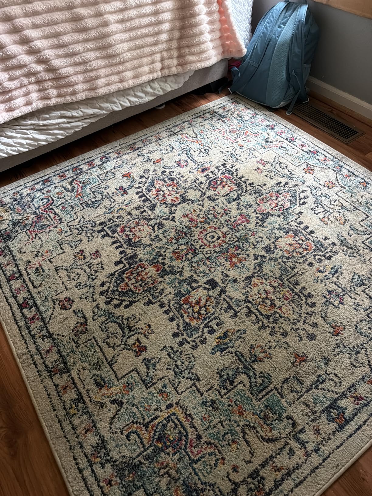 SAFAVIEH Area Rug 9x12 - Madison Collection - Large - Cream & Blue, Boho Chic Distressed Medallion Design, Non-Shedding & Easy to Clean, Ideal for Living Room, Bedroom, Dining Space (MAD473B) customer photo 1