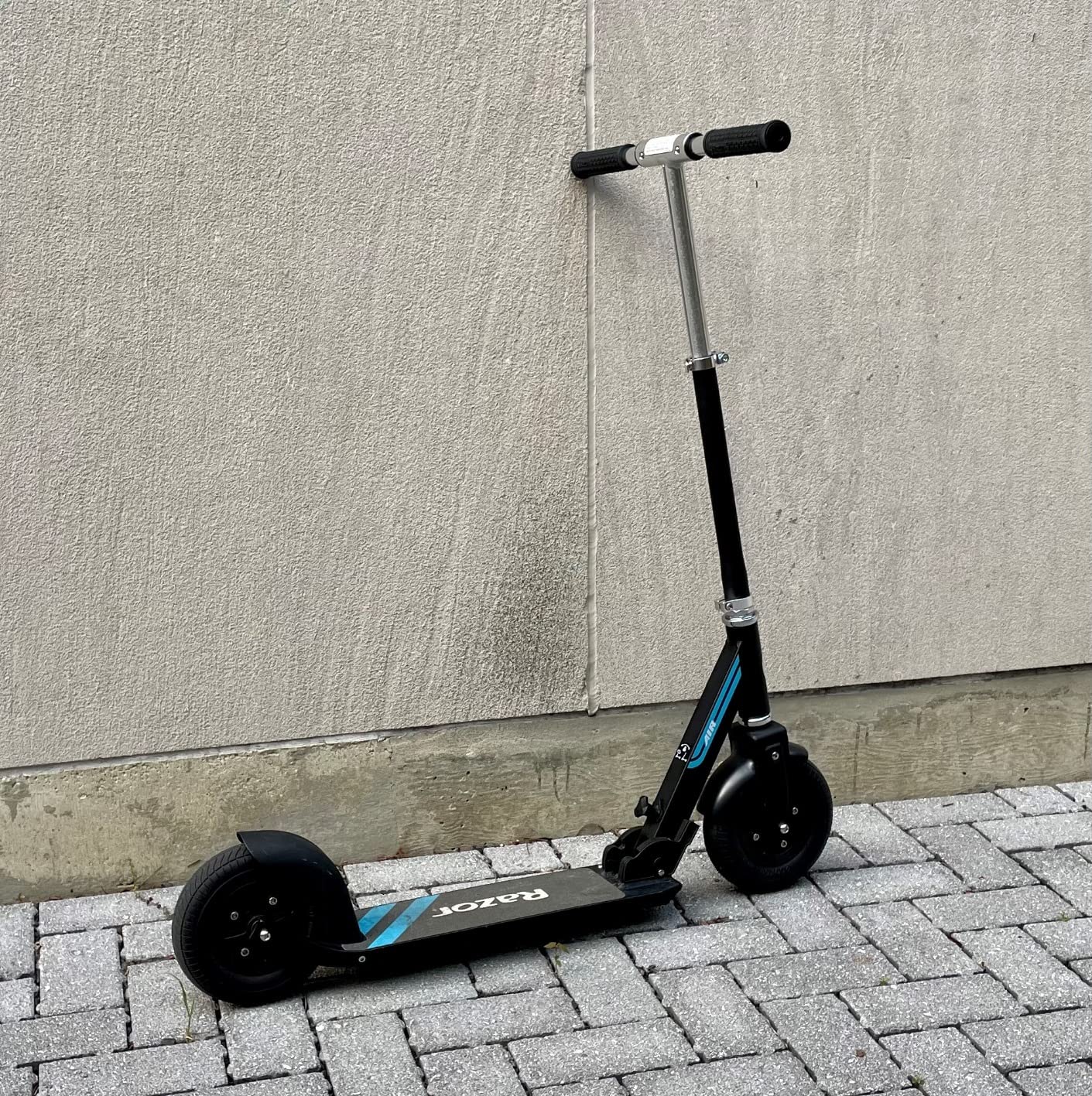Razor A5 Air Kick Scooter for Kids Ages 8+ - Extra-Long Deck, 8