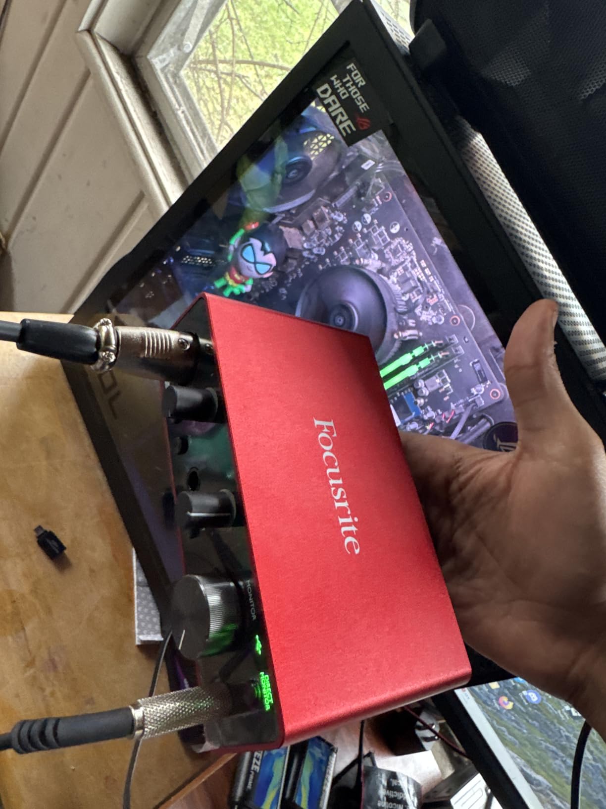 Focusrite Scarlett Solo 3rd Gen USB Audio Interface for Guitarists, Vocalists, Podcasters or Producers | 1 XLR Mic Preamp, 1 Hi-Z Instrument Input, 24-Bit/192kHz, macOS/Windows/iPadOS Compatible customer photo 1