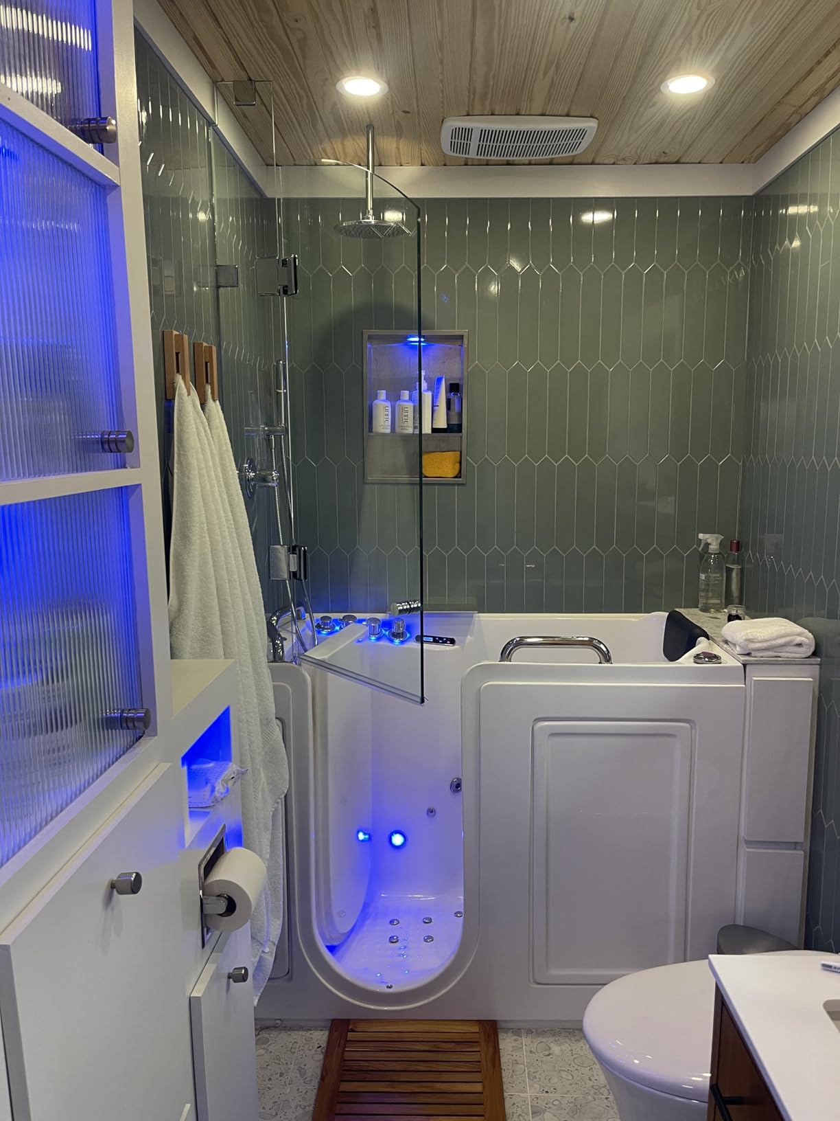 ANZZI Walk-In Tub, 27 x 53 in, Left Drain, 12 Whirlpool & 18 Air Jets, Inline Heater, Quick Fill, Handheld Shower, ADA Seat, Headrest, Aromatherapy & Chromatherapy, 110V, White customer photo 1