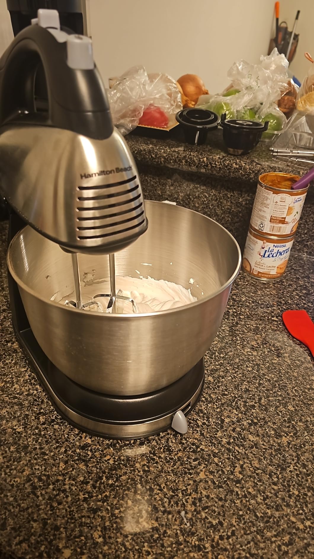 Hamilton Beach Classic Stand and Hand Mixer, 4 Quarts, 6 Speeds with QuickBurst, Bowl Rest, 290 Watts Peak Power, Black and Stainless customer photo 1