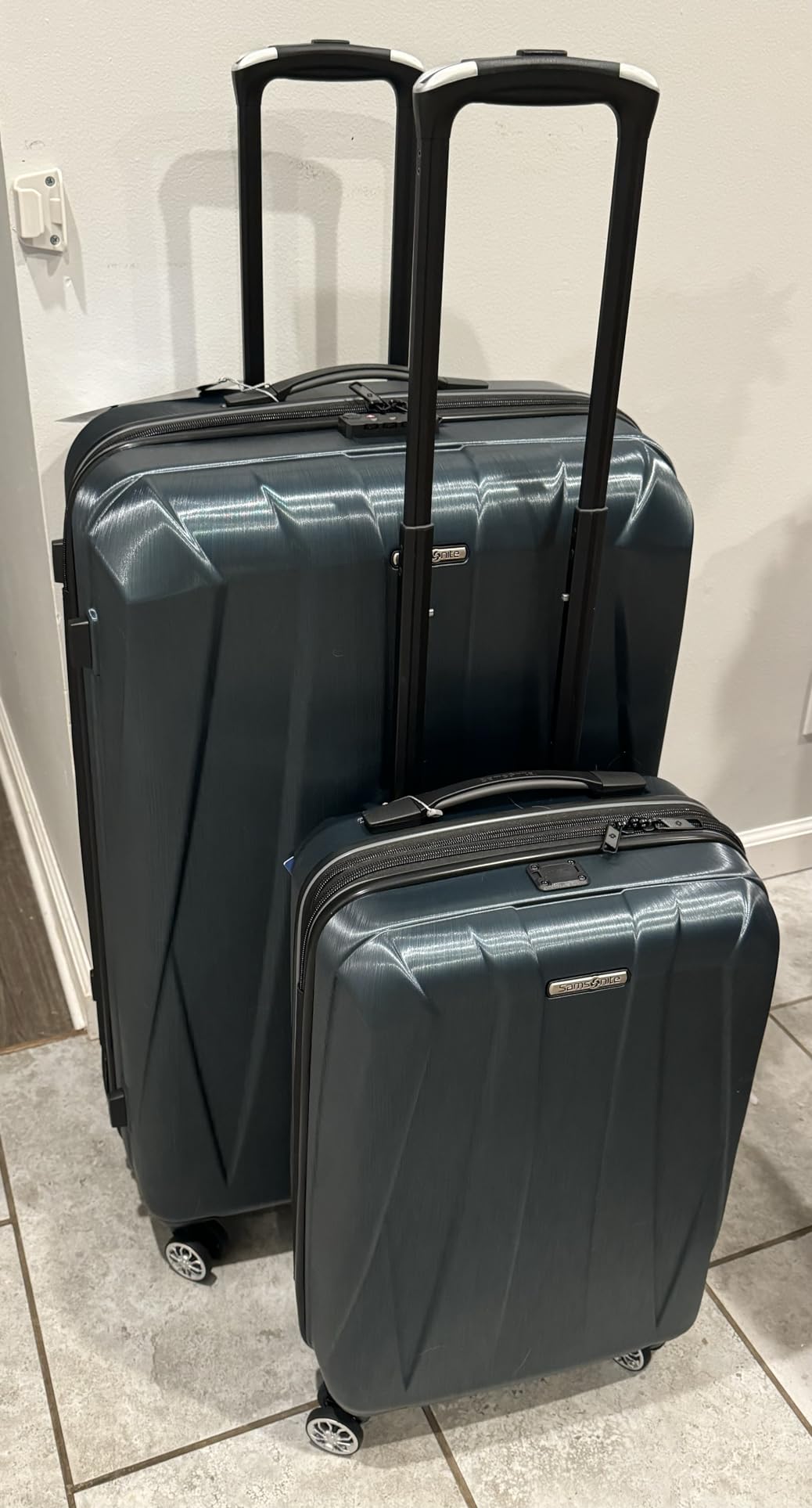 Samsonite Centric 2 Hardside Expandable Luggage with Spinner Wheels, True Navy, 3-Piece Set (20/24/28) customer photo 1