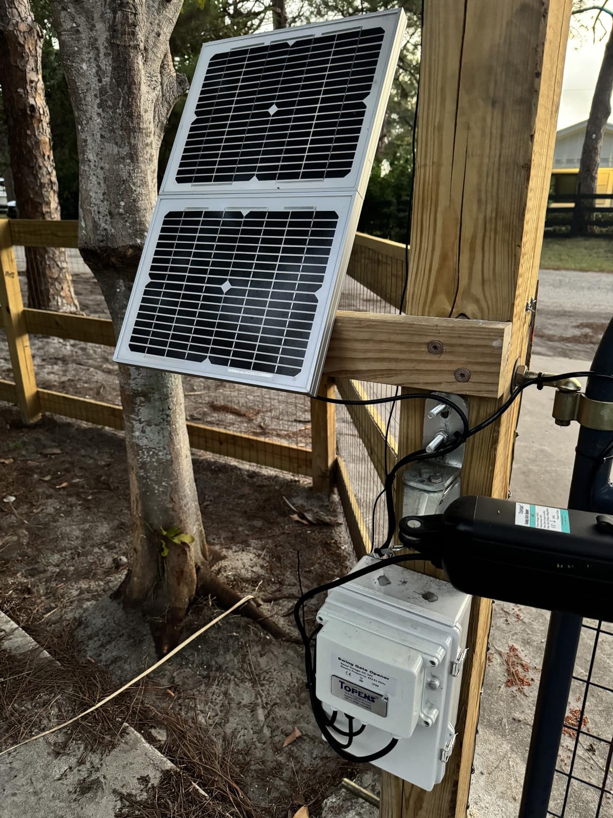 TOPENS A5S Solar Single Swing Gate Opener Medium Duty customer photo 1