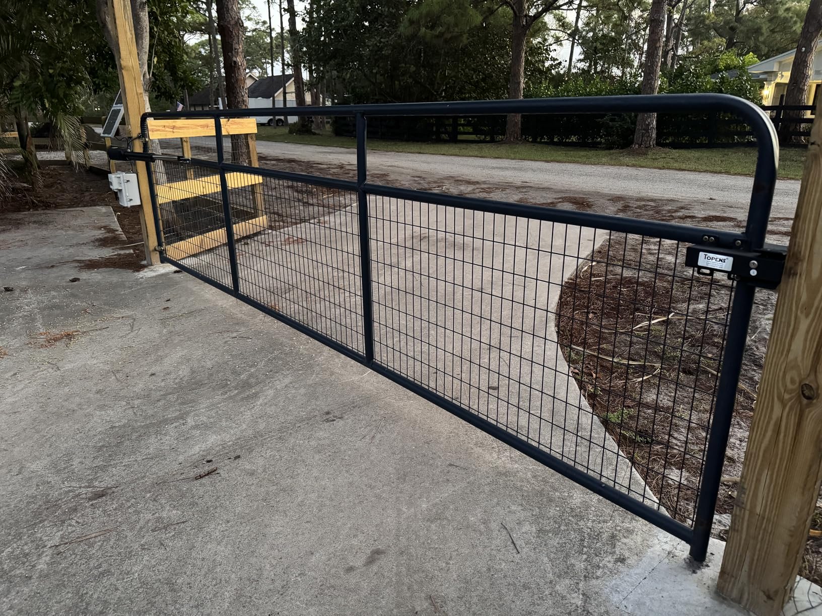 TOPENS A5S Solar Single Swing Gate Opener Medium Duty customer photo 2