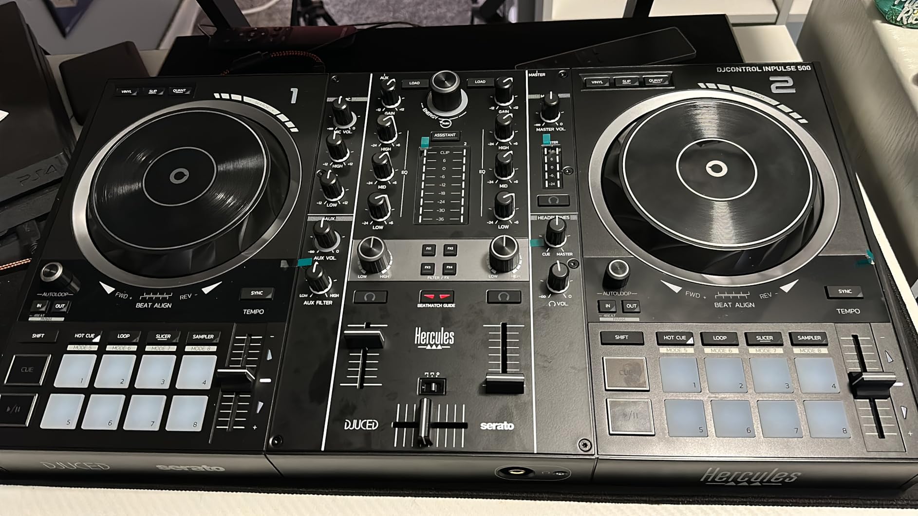 Hercules DJControl Inpulse 500: 2-deck USB DJ controller for Serato DJ and DJUCED (included) customer photo 1