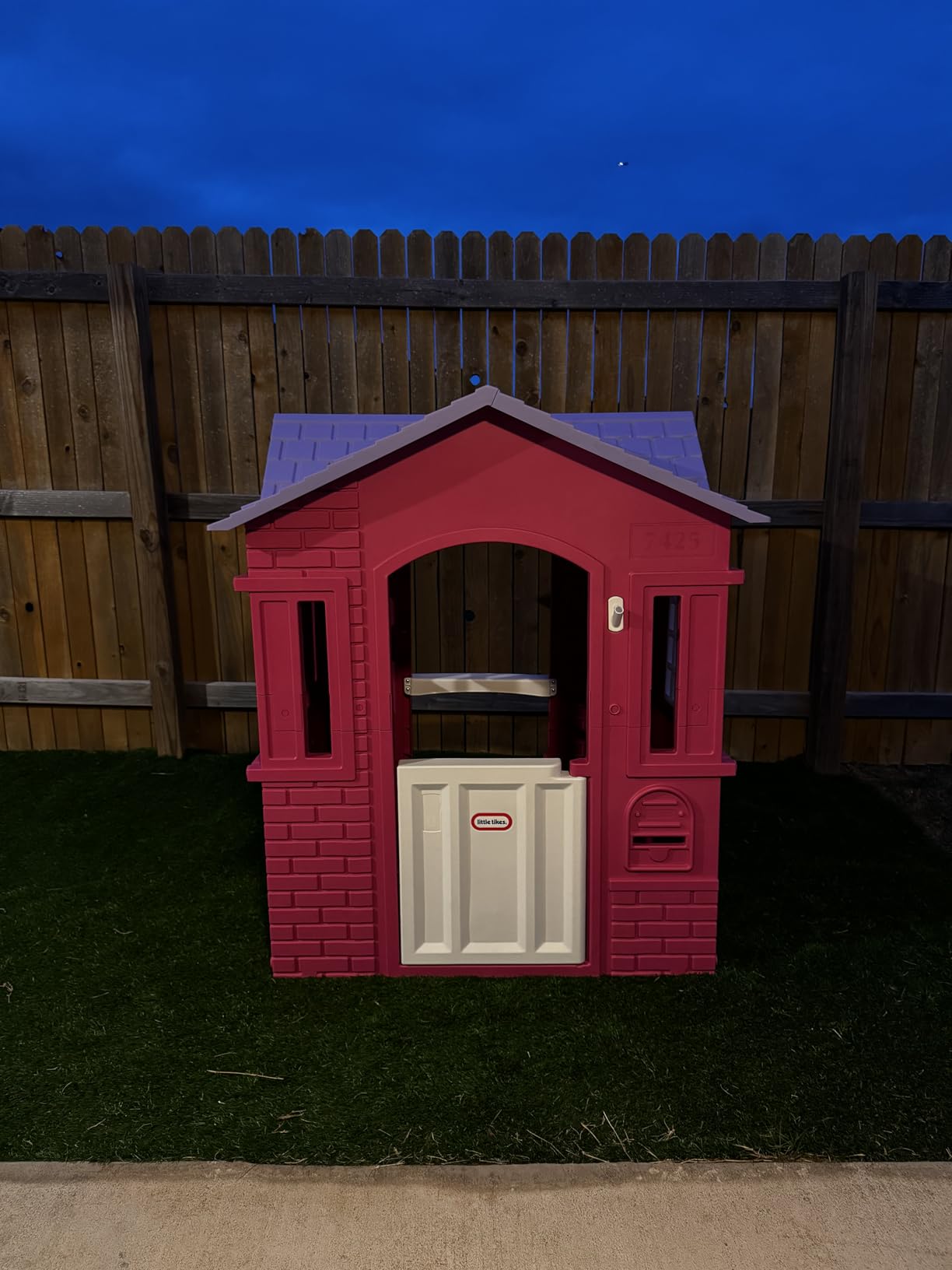 Little Tikes Cape Cottage Playhouse - Blue Large customer photo 2