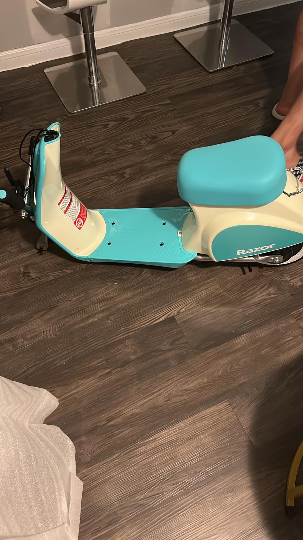Razor Pocket Mod Petite - 12V Miniature Euro-Style Electric Scooter for Ages 7+, 100-watt Motor, Up to 40 min Ride Time, for Riders up to 110 lbs customer photo 2