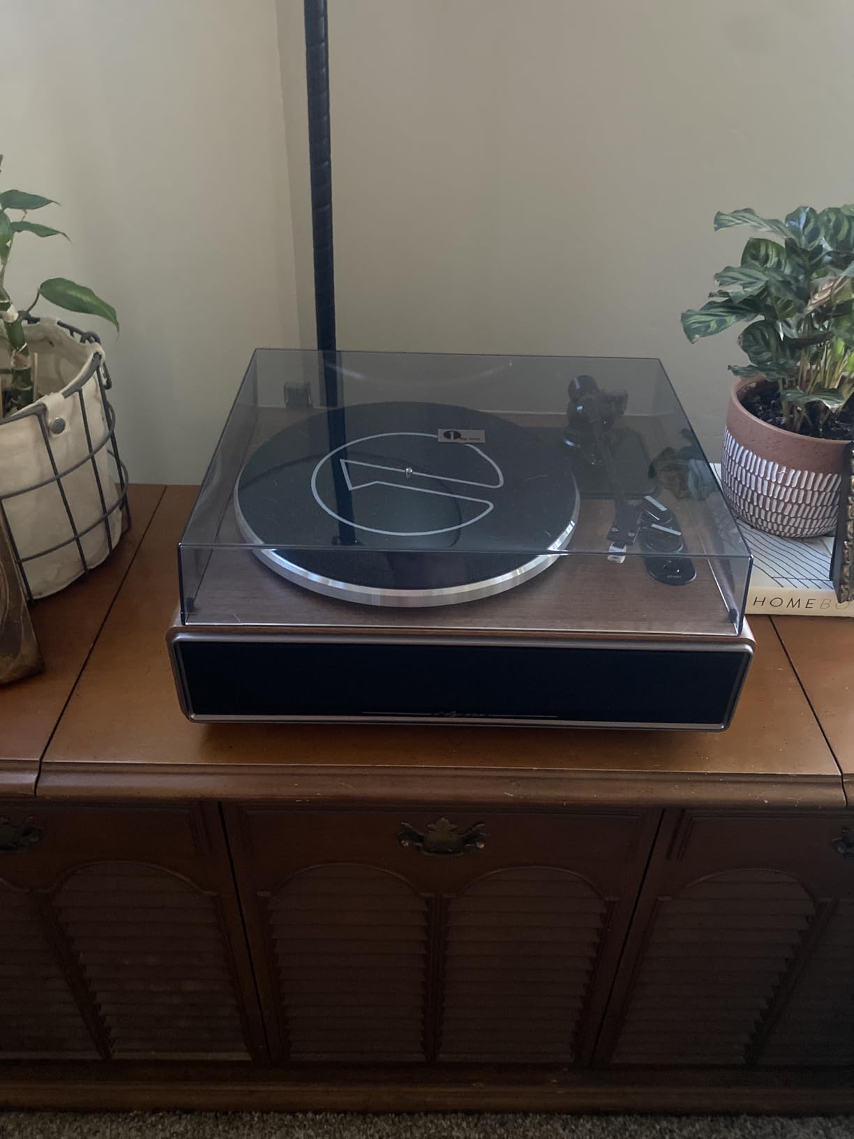 1 BY ONE High Fidelity Belt Drive Turntable with Built-in Speakers, Vinyl Record Player with Magnetic Cartridge, Wireless Playback and Aux-in Functionality, Auto Off customer photo 1