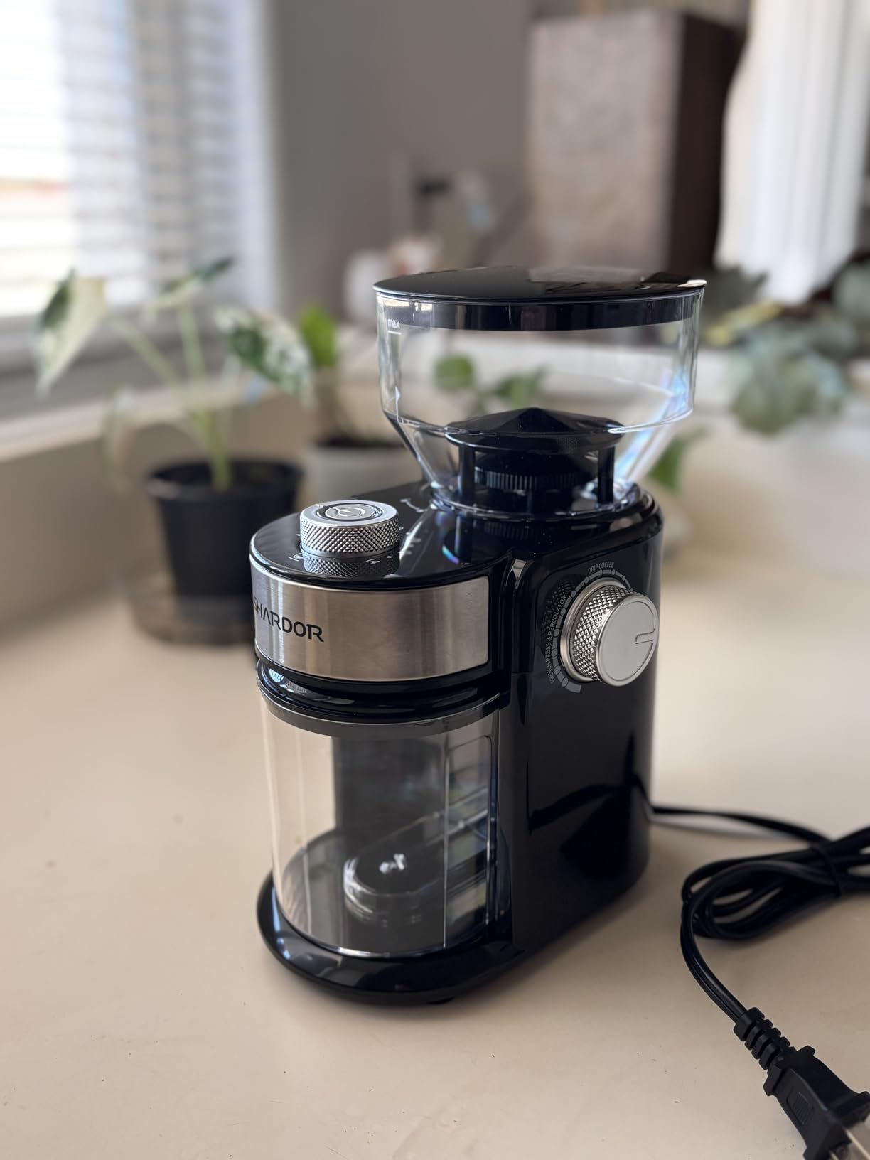 SHARDOR Electric Burr Coffee Grinder 2.0, Automatic Coffee Bean Grinder for Home Use, Adjustable Burr Mill with 16 Precise Settings for Espresso & French Press, Glossy Black customer photo 2