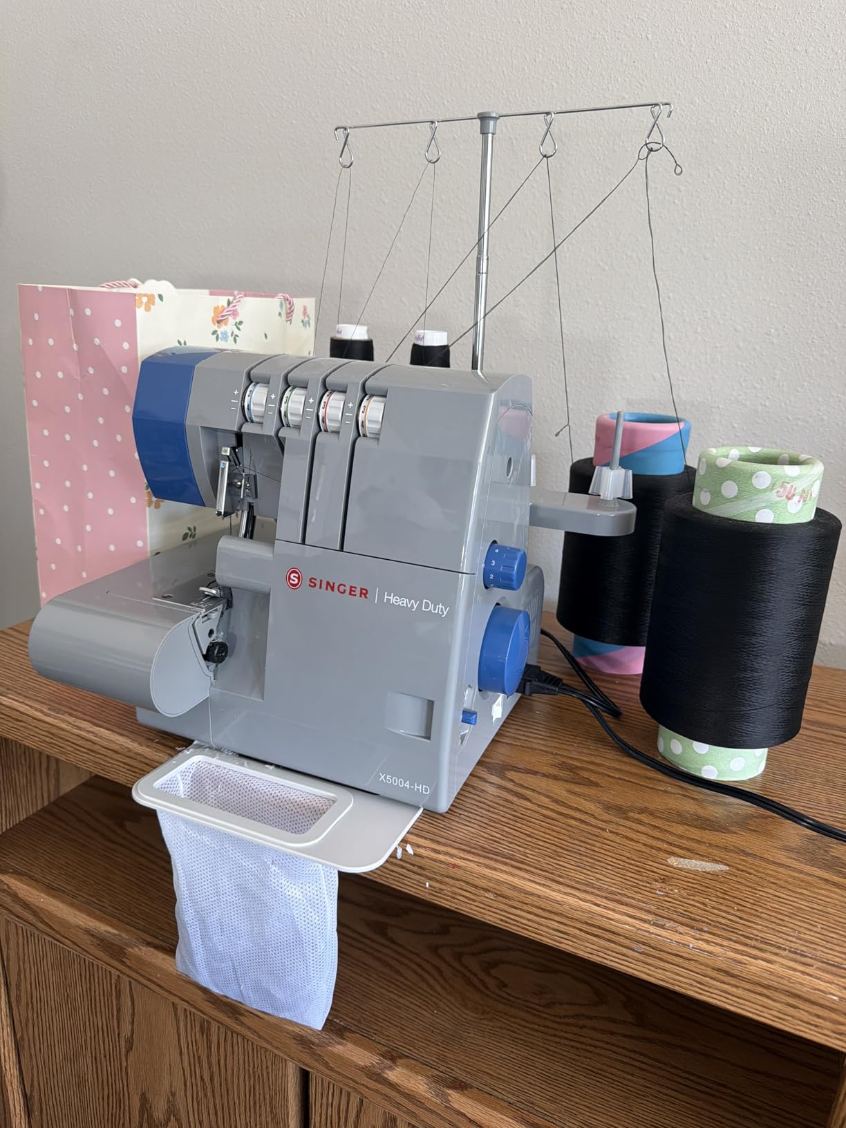 SINGER X5004-HD Metal Frame Serger & Overlock Machine | 2-3-4 Stitch Capability, 8 Built-In Stitches, 1300 Stitches per Minute, Adjustable Differential Feed & 2 LED Lights customer photo 1