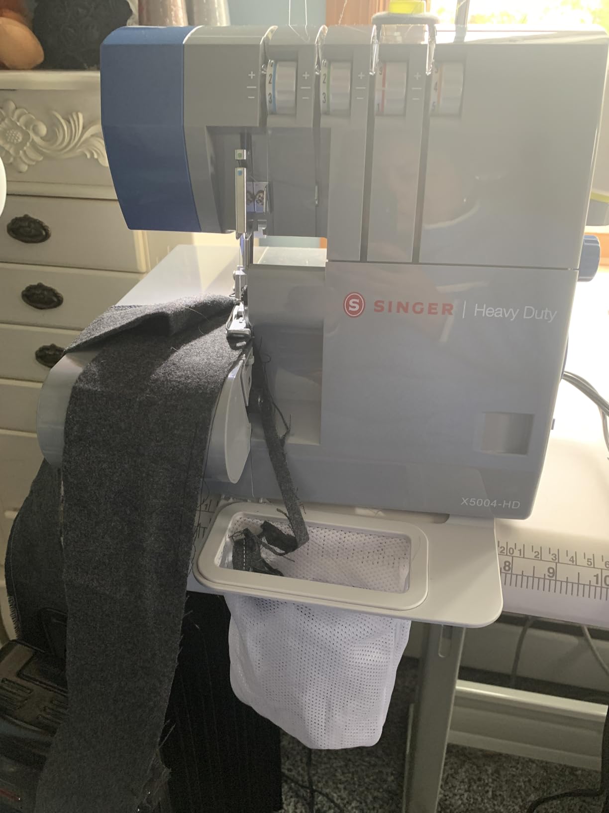 SINGER X5004-HD Metal Frame Serger & Overlock Machine | 2-3-4 Stitch Capability, 8 Built-In Stitches, 1300 Stitches per Minute, Adjustable Differential Feed & 2 LED Lights customer photo 2