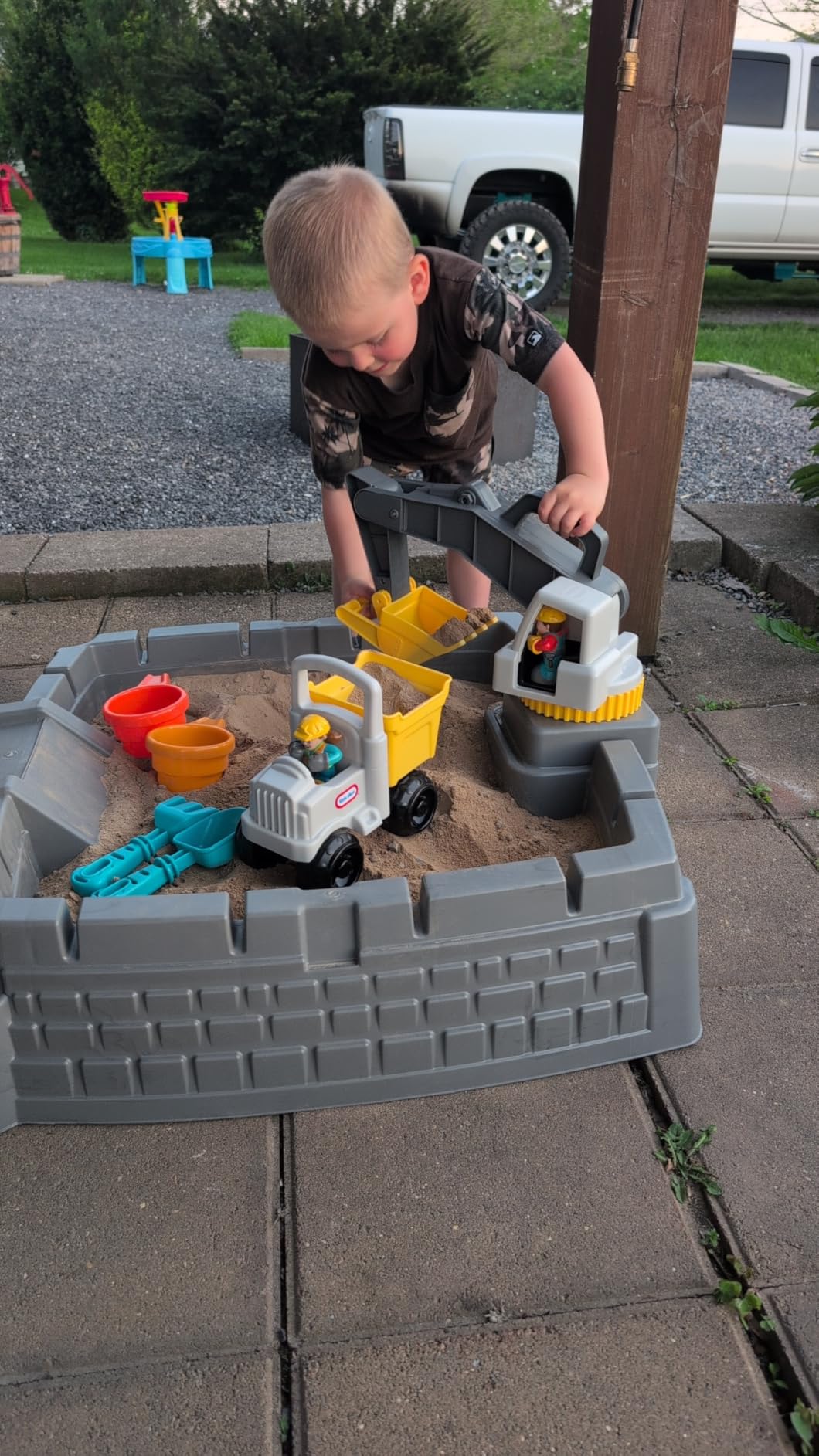 Little Tikes Dirt Diggers Excavator Sandbox for Kids, Including lid and Play Sand Accessories, Multicolor customer photo 1