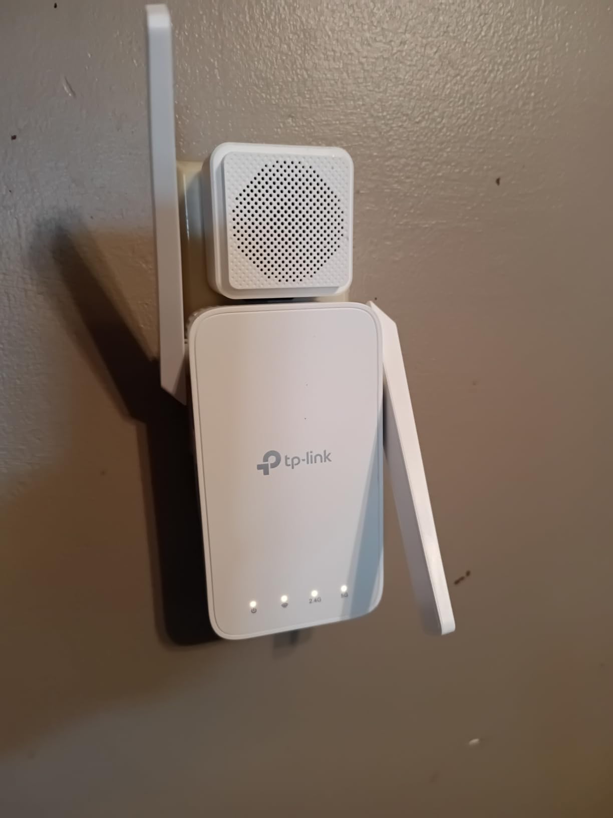 TP-Link AC1200 WiFi Extender Dual Band 5GHz/2.4GHz (RE315) customer photo 1