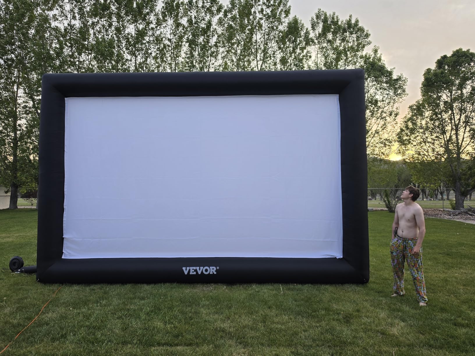 VEVOR Inflatable Projector Screen for Outdoor Use with 350W Air Blower, Oxford Fabric Material, Supports Front/Rear Projection customer photo 1