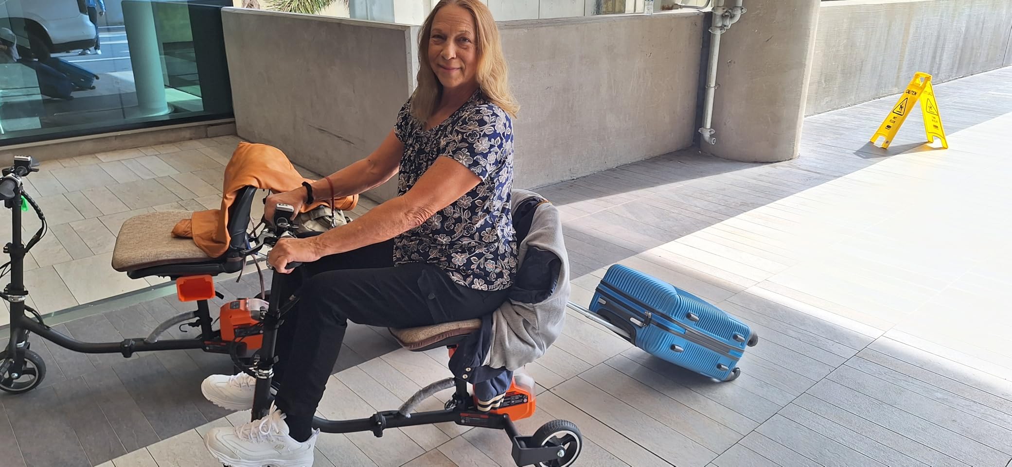 SuperHandy Passport Mobility Scooter for Adults- Foldable, 3 Wheel, Airline Travel Friendly - 13 Mile Range, Includes 2 Removable 44.4V Lithium-ion Batteries & Charger customer photo 1