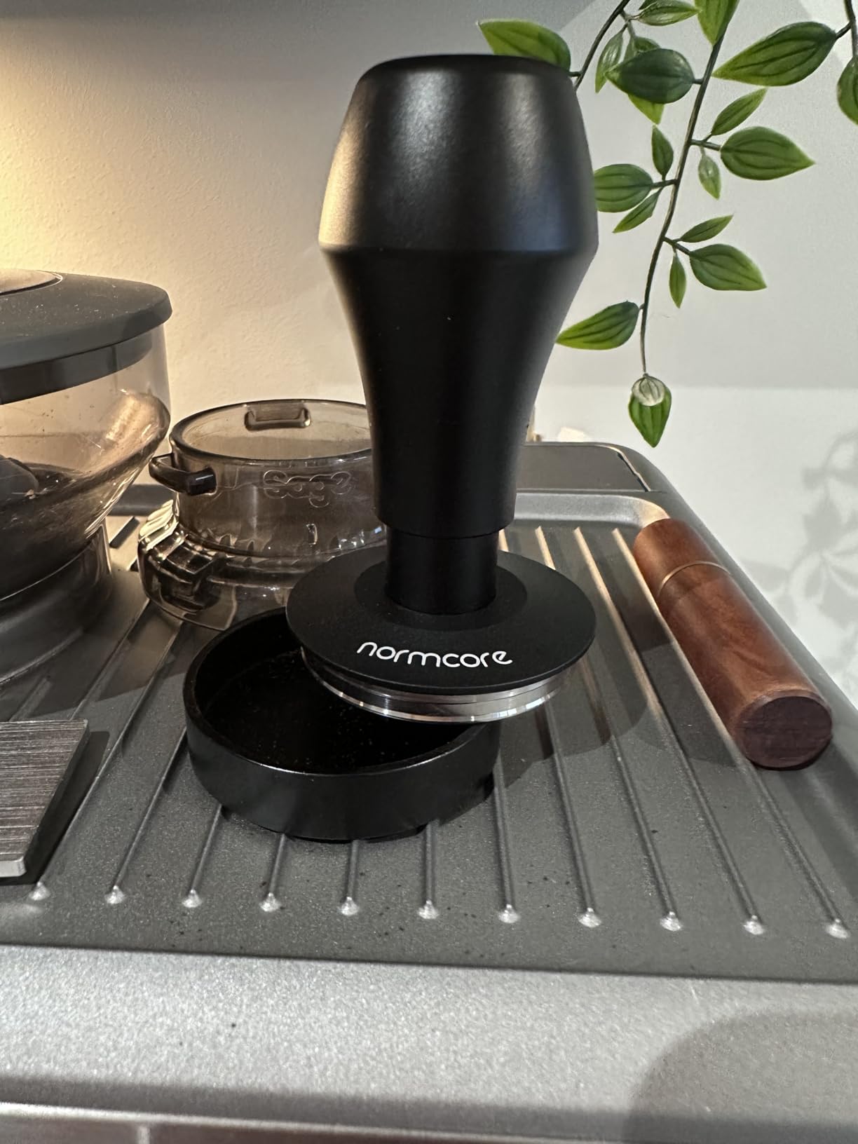 Normcore 58.5mm Coffee Tamper V4 - Spring-Loaded Tamper with 15lb / 25lb / 30lbs Replacement Springs - Anodized Aluminum Handle and Stand - Stainless Steel Flat Base, Black customer photo 1