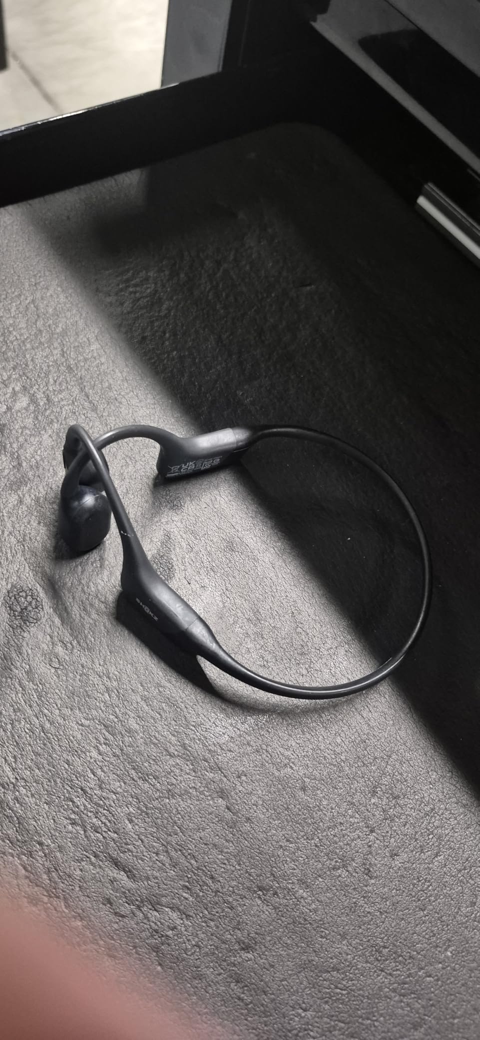 SHOKZ OpenRun Bone Conduction Open-Ear Bluetooth Sport Headphones, Black customer photo 2