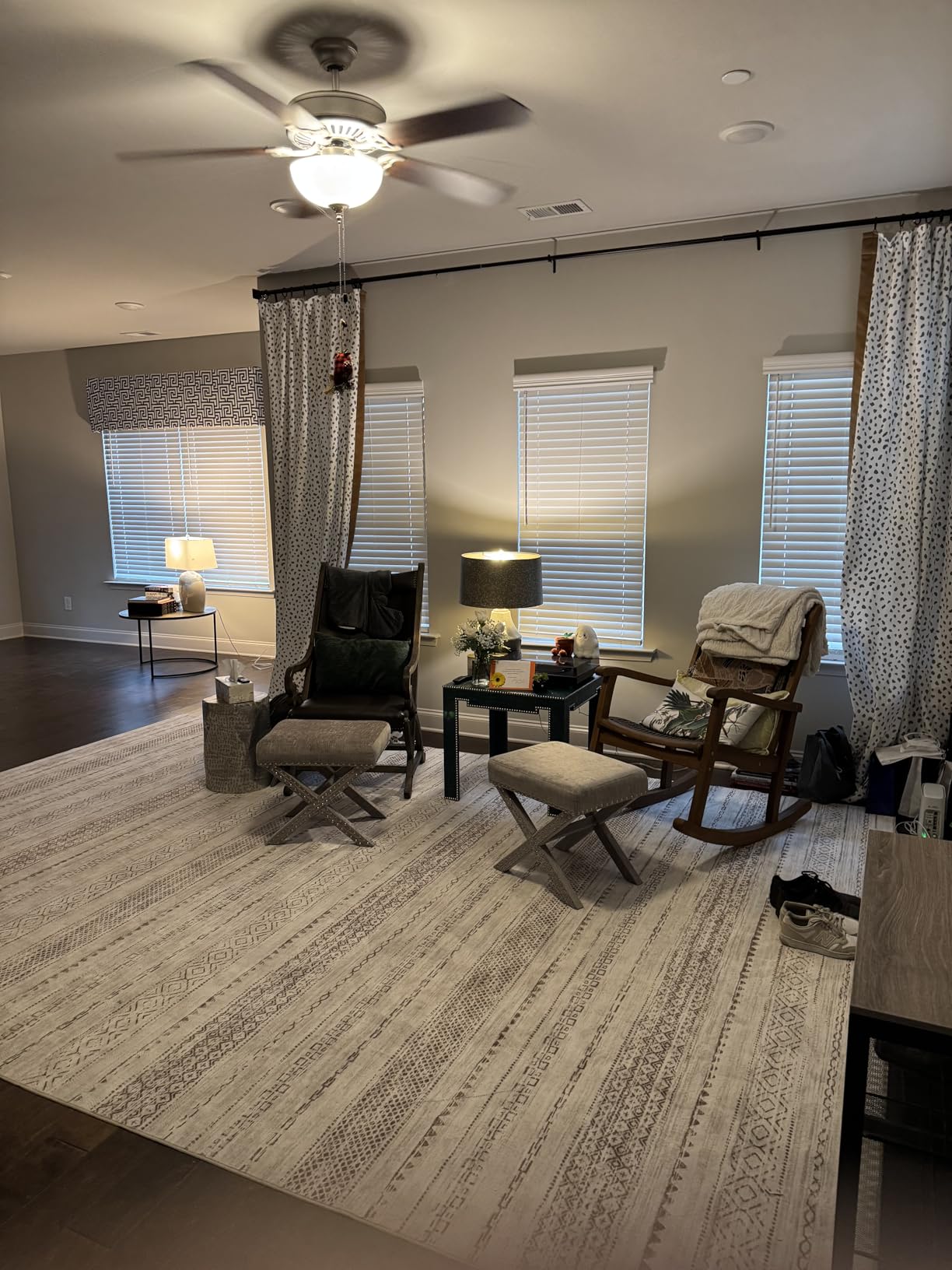 SAFAVIEH Area Rug 6x9 - Metro Collection - Natural & Ivory, Handmade Wool, Ideal for Living Room, Bedroom, Dining Space (MET998A) customer photo 1