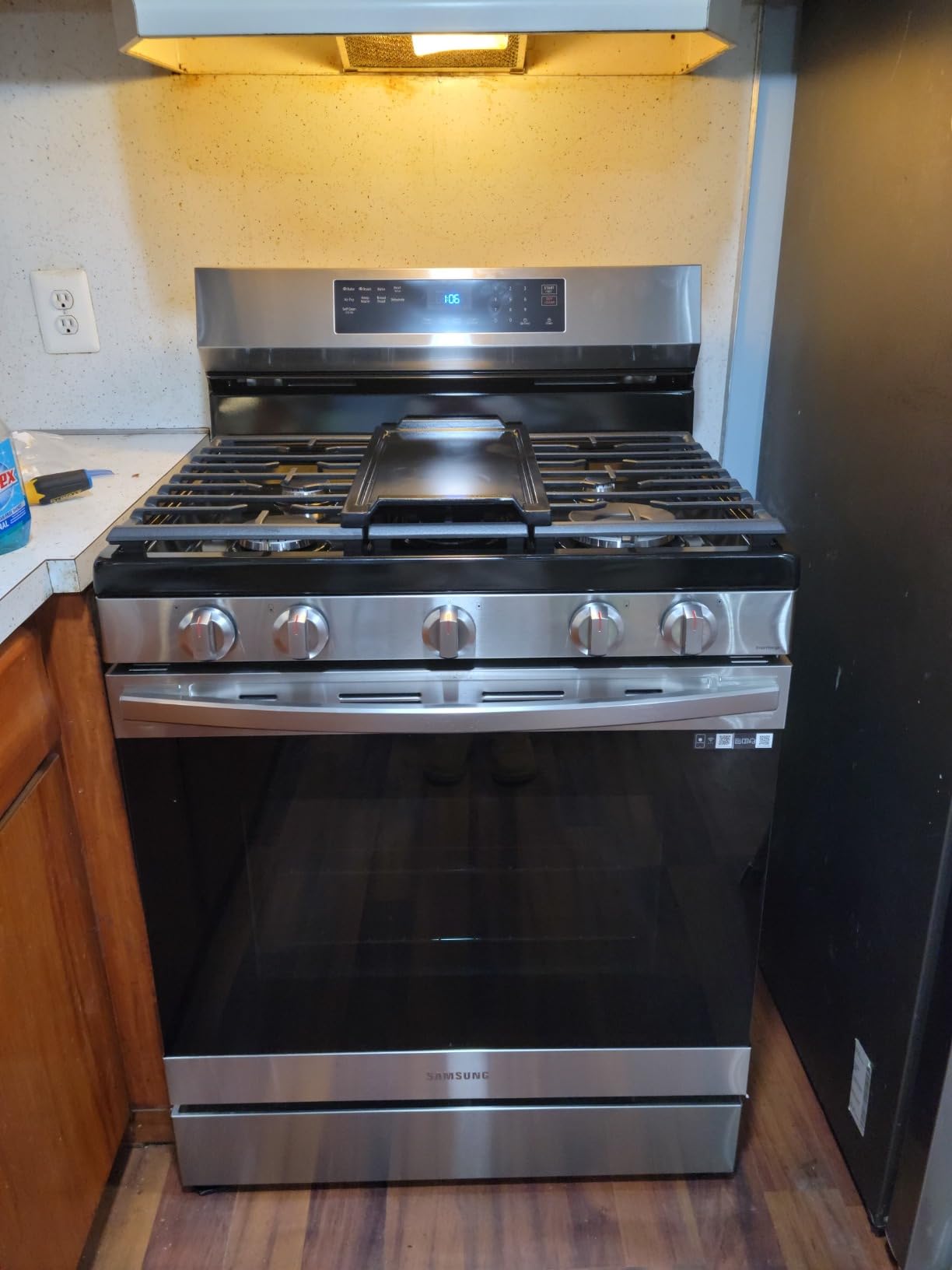 Samsung 6.0 Cu. Ft. Smart Freestanding Gas Range with No Pre-heat Air Fry & Convection, Stainless Steel, NX60A6511SS/AA customer photo 2