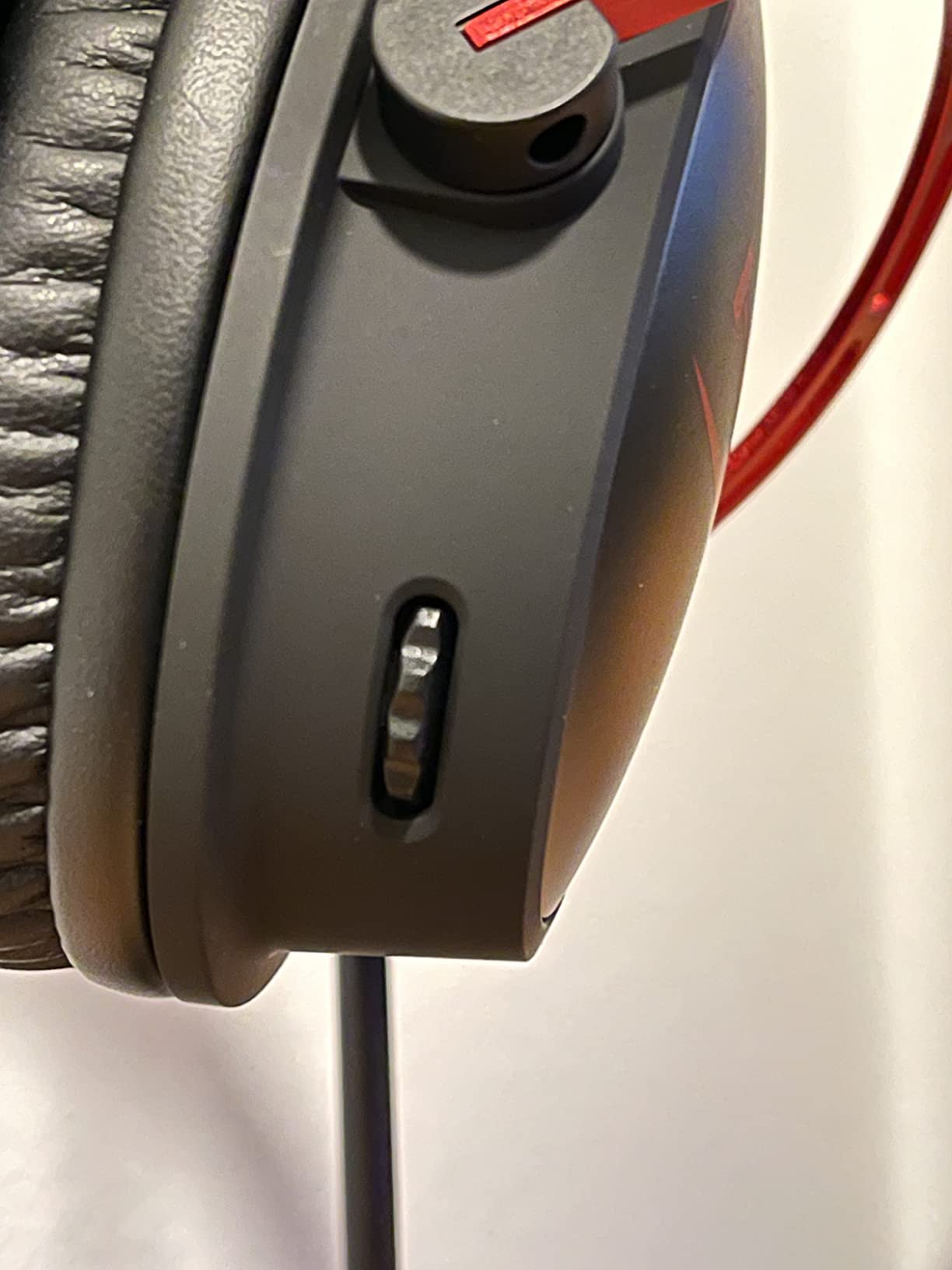 HyperX Cloud Alpha Wireless - Gaming Headset for PC, 300-hour battery life, DTS Headphone:X Spatial Audio, Memory foam, Dual Chamber Drivers, Noise-canceling mic, Durable aluminum frame, Red customer photo 1
