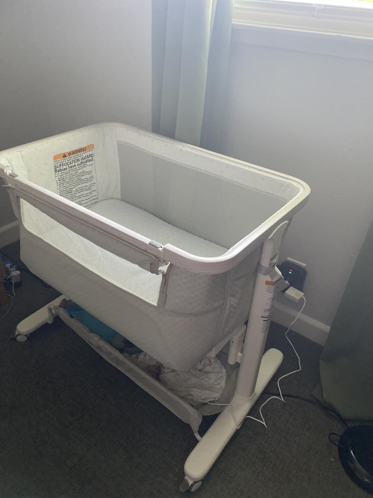 VaVaSoo Electric Bassinet for Newborns with Automatic Rocking, White | 3-speed automatic rocking, breathable fabric, 5-level height adjustment, built-in music, wheels, and storage basket customer photo 1
