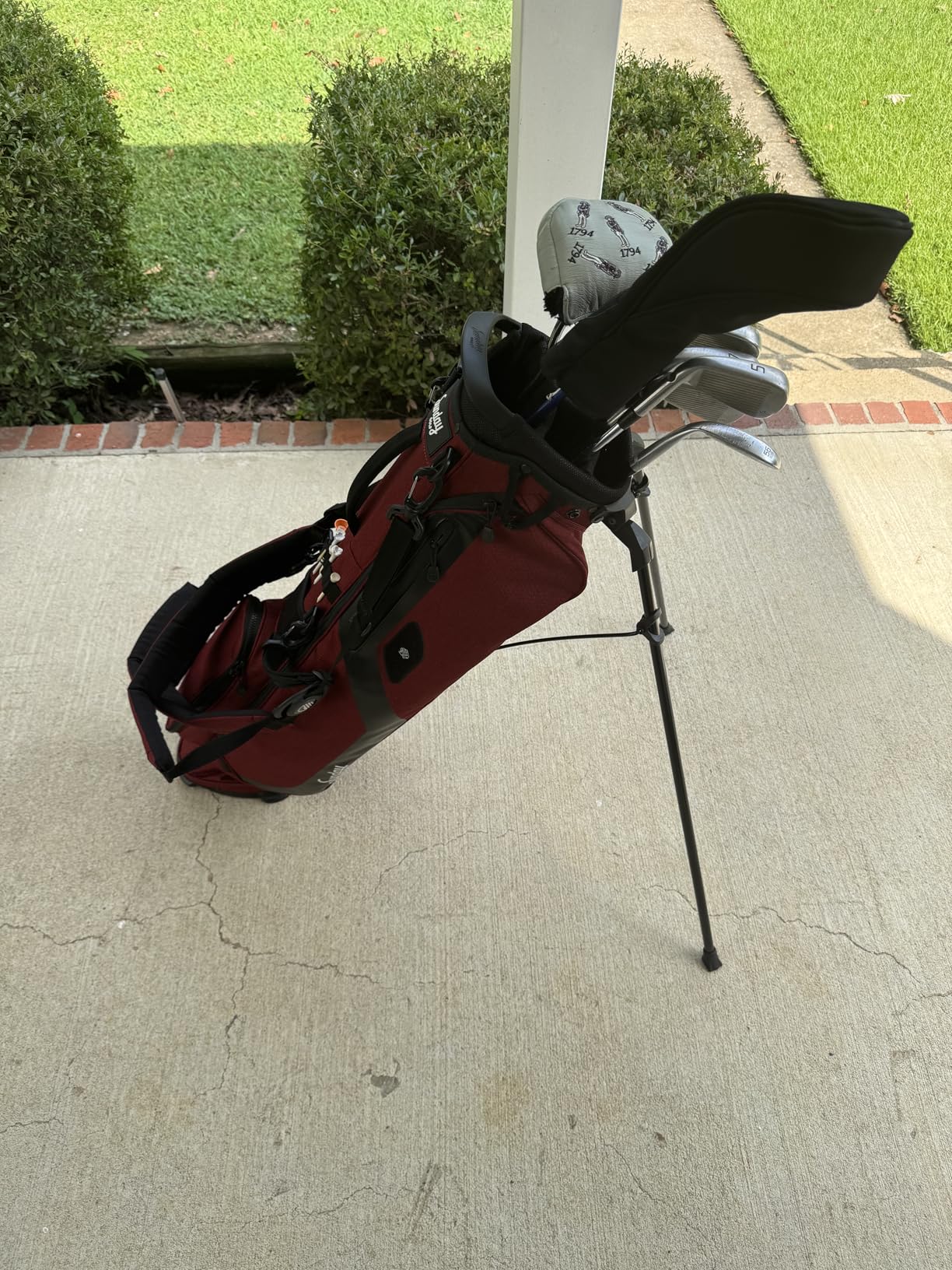 Sunday Golf El Camino Bag - Lightweight Sunday Golf Bag with Strap and Stand - Easy to Carry - Golf Stand Bag for The Driving Range, Par 3 and Standard Courses, 3.9 pounds customer photo 1