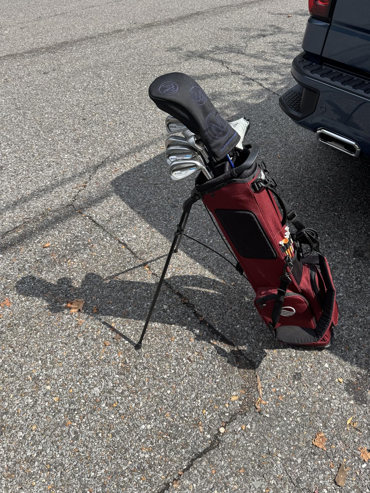 Sunday Golf El Camino Bag - Lightweight Sunday Golf Bag with Strap and Stand - Easy to Carry - Golf Stand Bag for The Driving Range, Par 3 and Standard Courses, 3.9 pounds customer photo 2