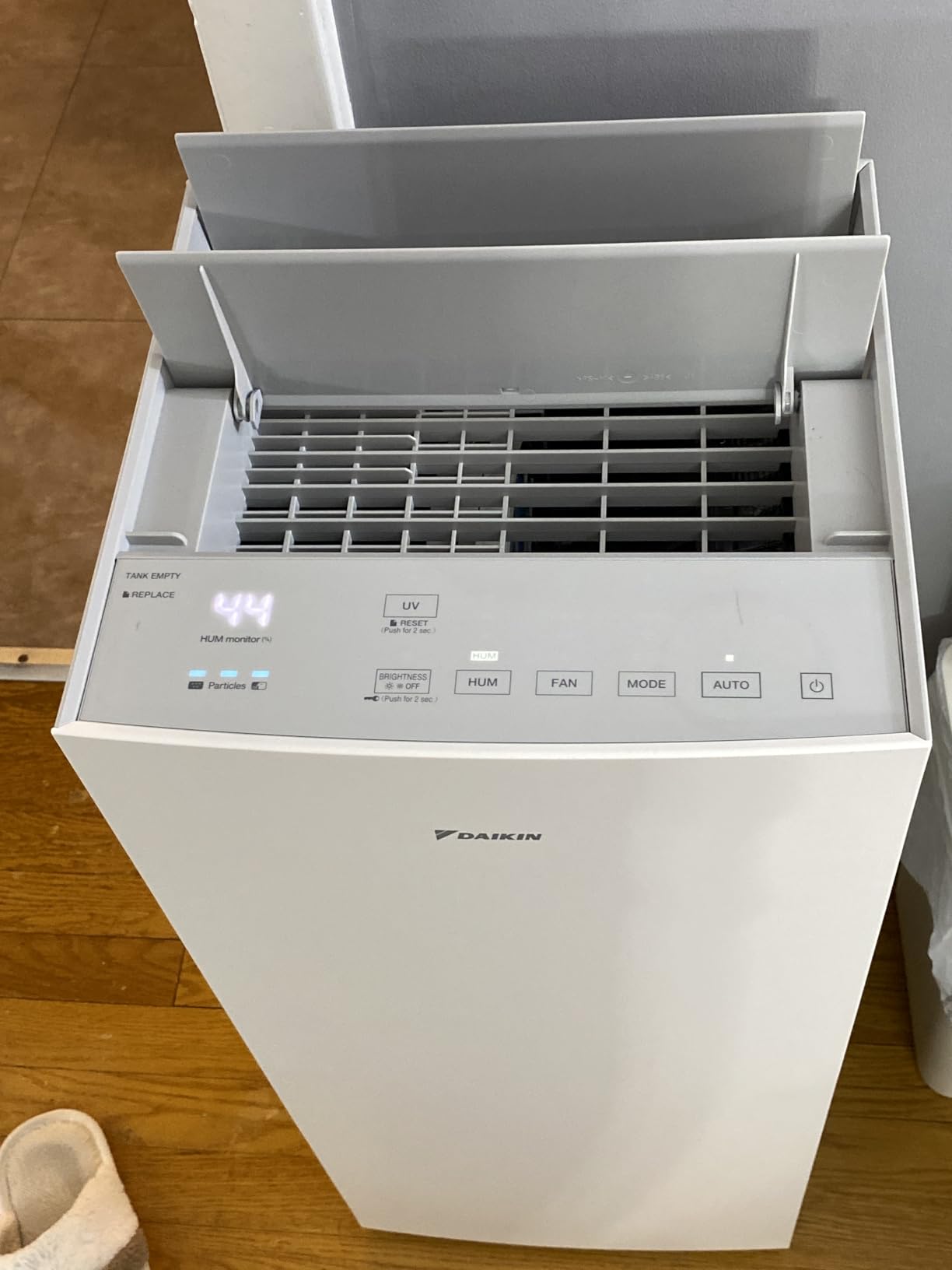 Daikin MCKB70YSAU Room Air Purifier for Home, HEPA, Activated Carbon, Pre-Filter and UVC LED Light, Zero Ozone Product customer photo 1