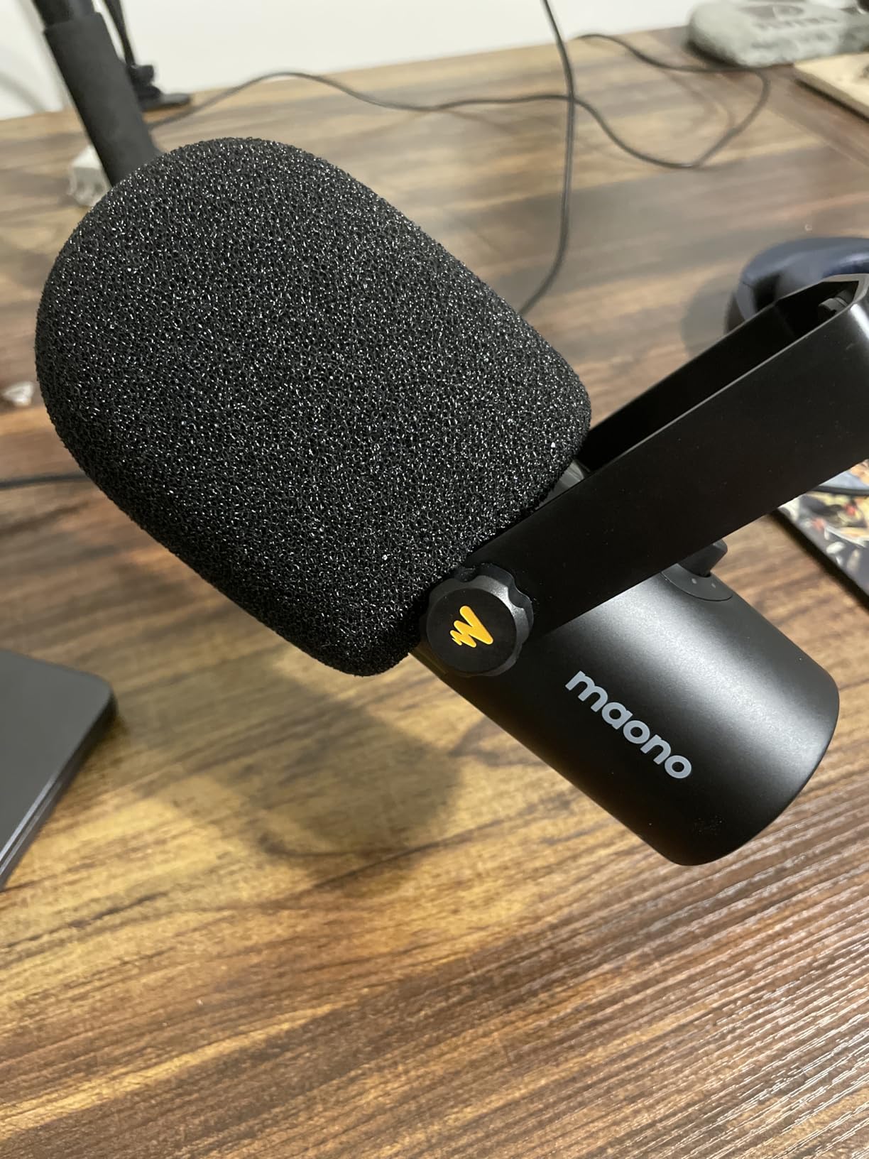 MAONO Dynamic Microphone, USB/XLR Podcast PC Microphone with Software, EQ, Tap-to-Mute, Headphone Jack, Gain Knob & Volume Control, Studio Mic for Broadcast, Recording, Streaming & Gaming (PD400X) customer photo 1
