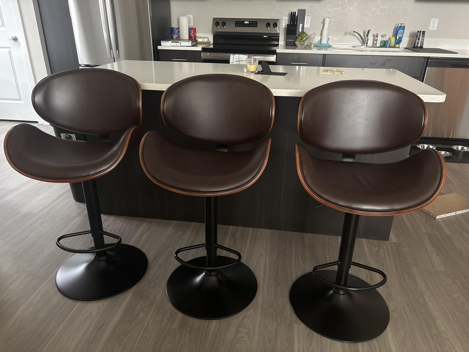YaFiti Swivel Bar Stools Set of 2 for Kitchen Counter, Adjustable Bentwood Barstools, Modern PU Leather Upholstered Bar Chair with Back and Footrest, for Bar, Kitchen, Dining Room, Black customer photo 1